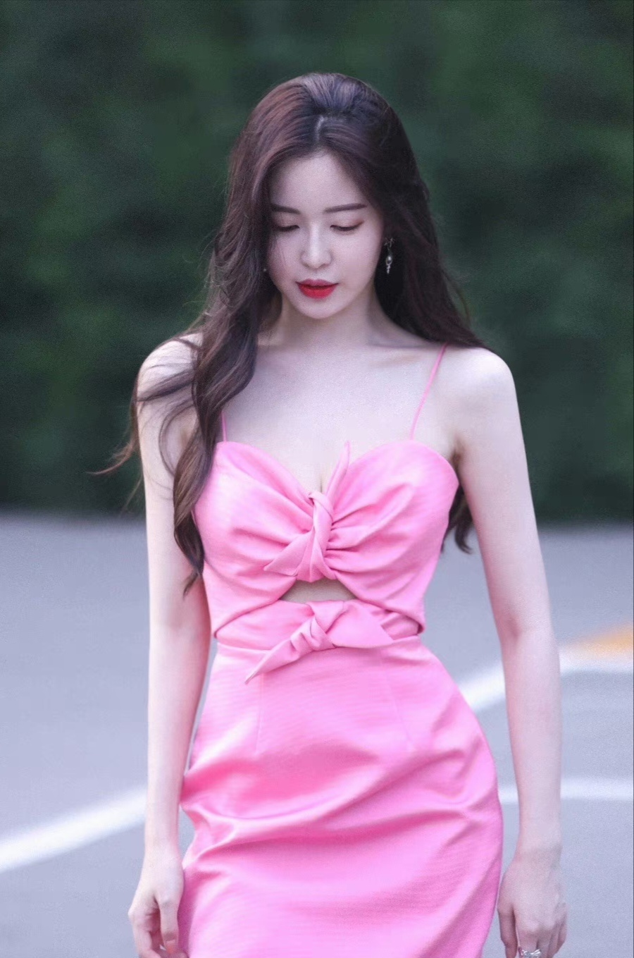 温心修身连衣裙写真插图4