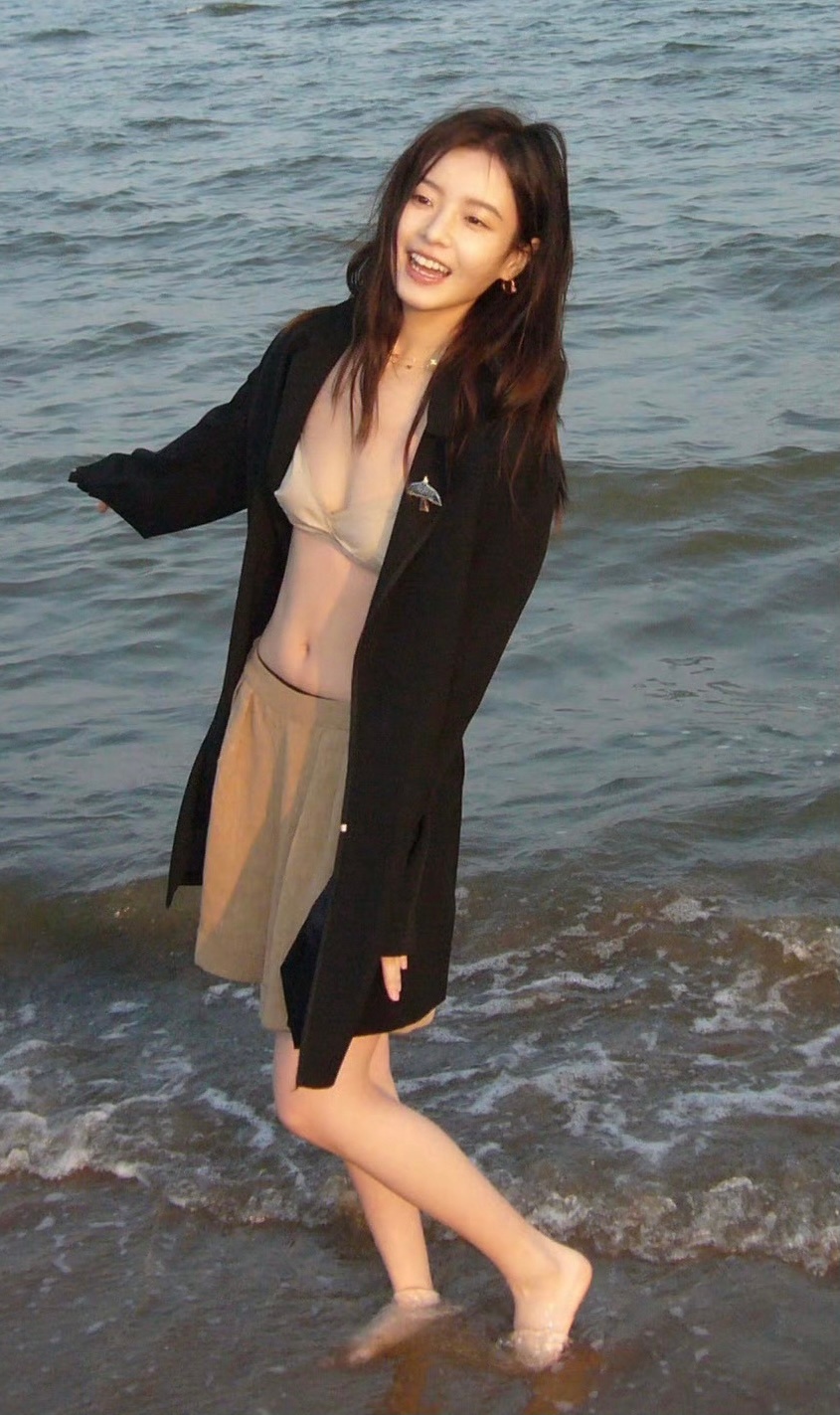 李庚希妹妹内衣写真插图5