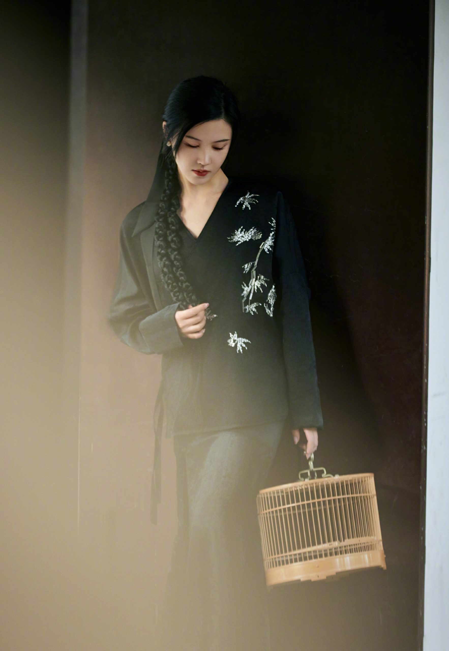 杨子珊气质优雅写真插图1