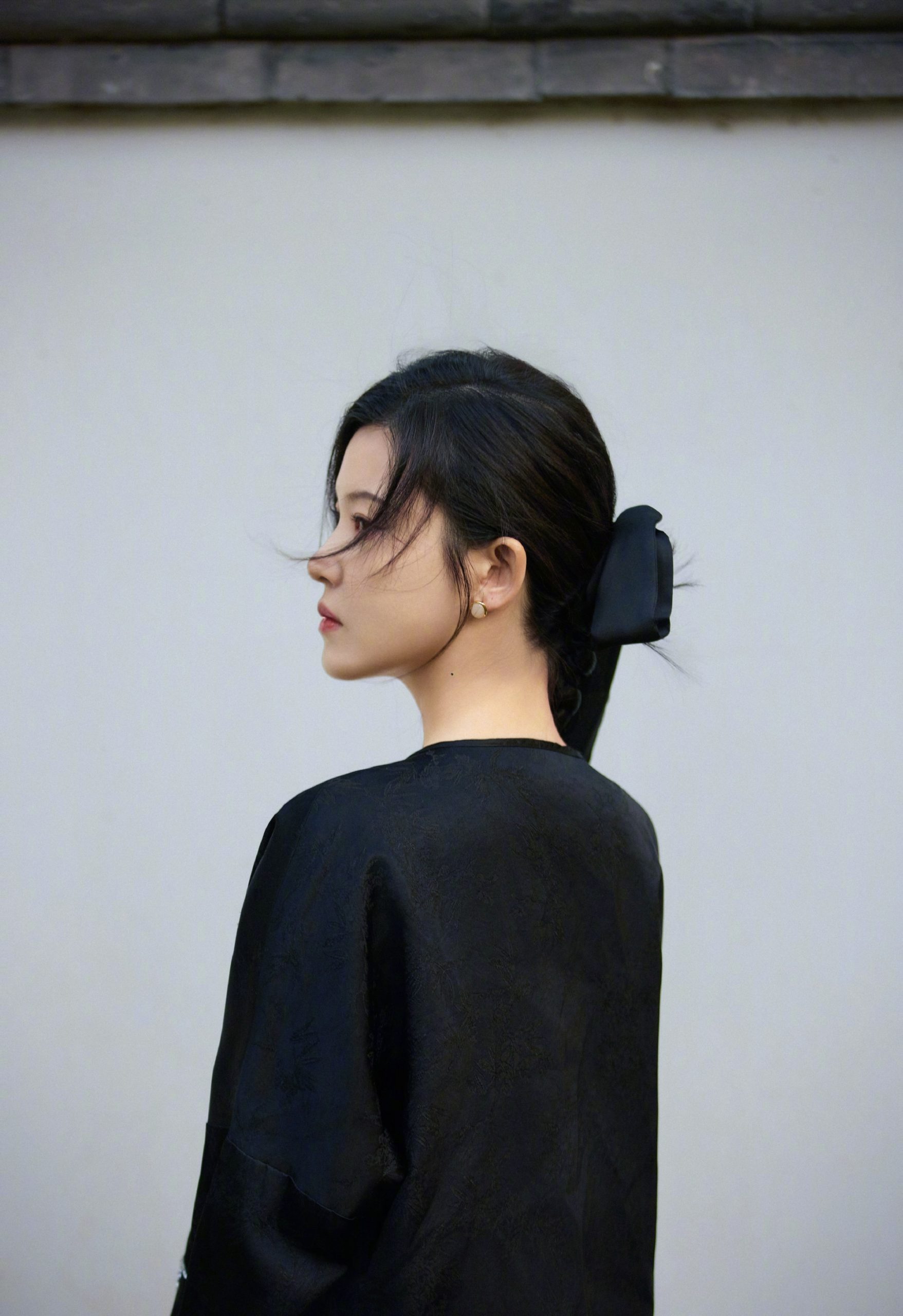 杨子珊气质优雅写真插图2