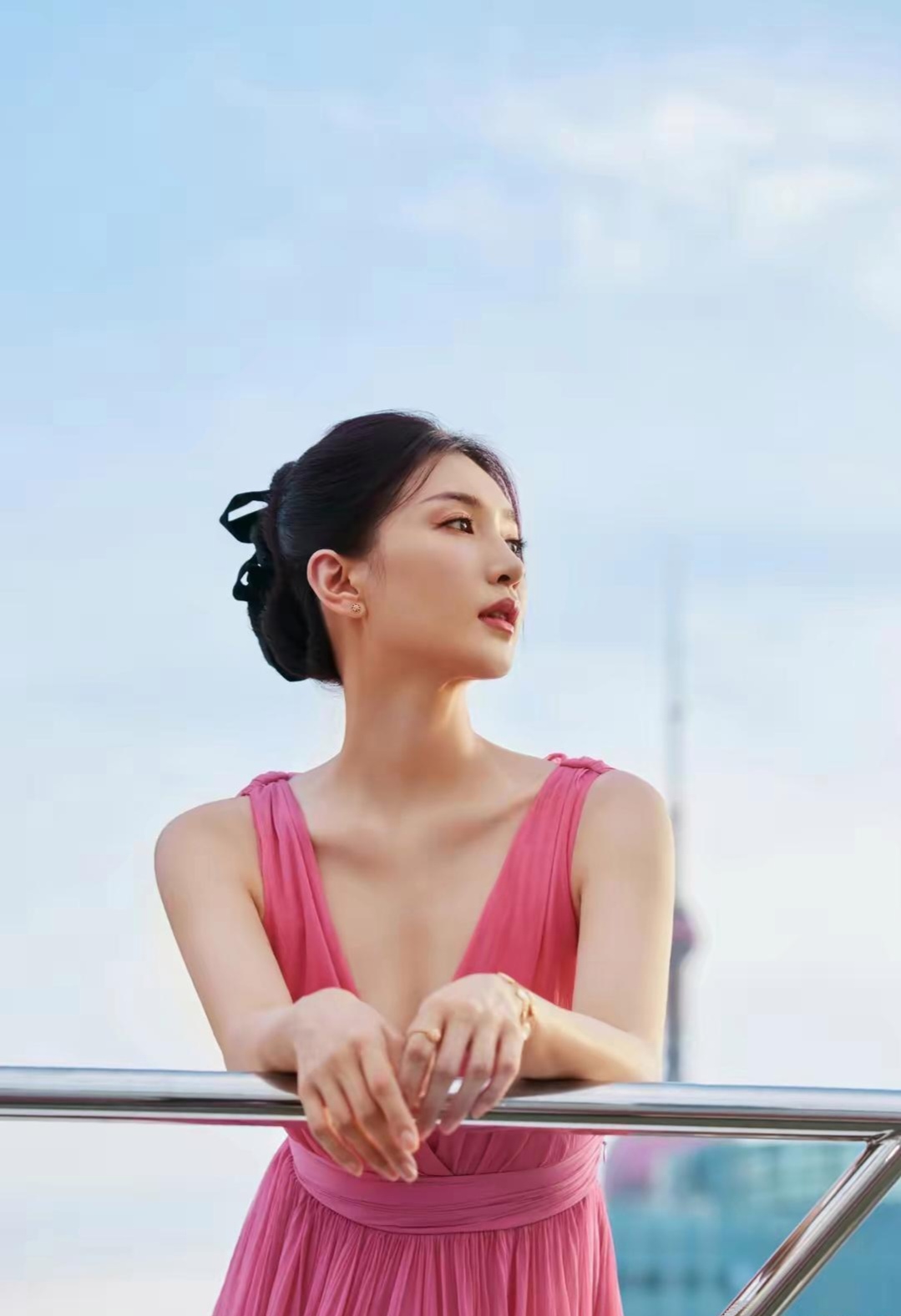 江疏影粉色长裙写真插图7