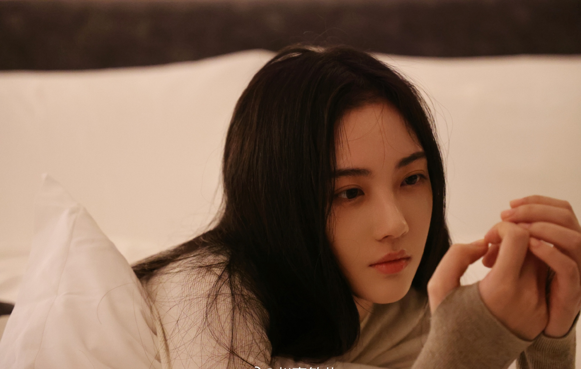 赵嘉敏儿赖在床上拍写真插图