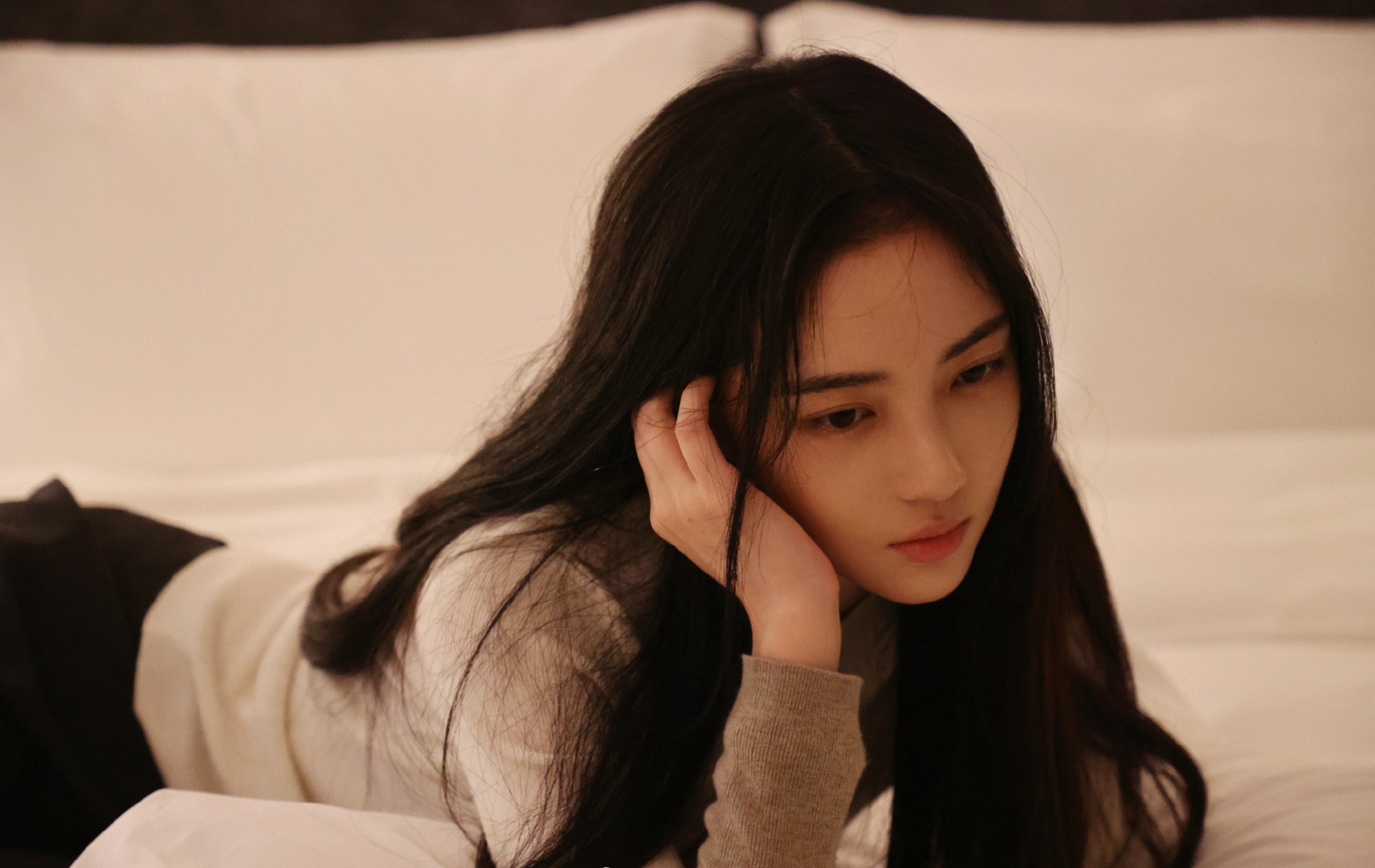 赵嘉敏儿赖在床上拍写真插图2