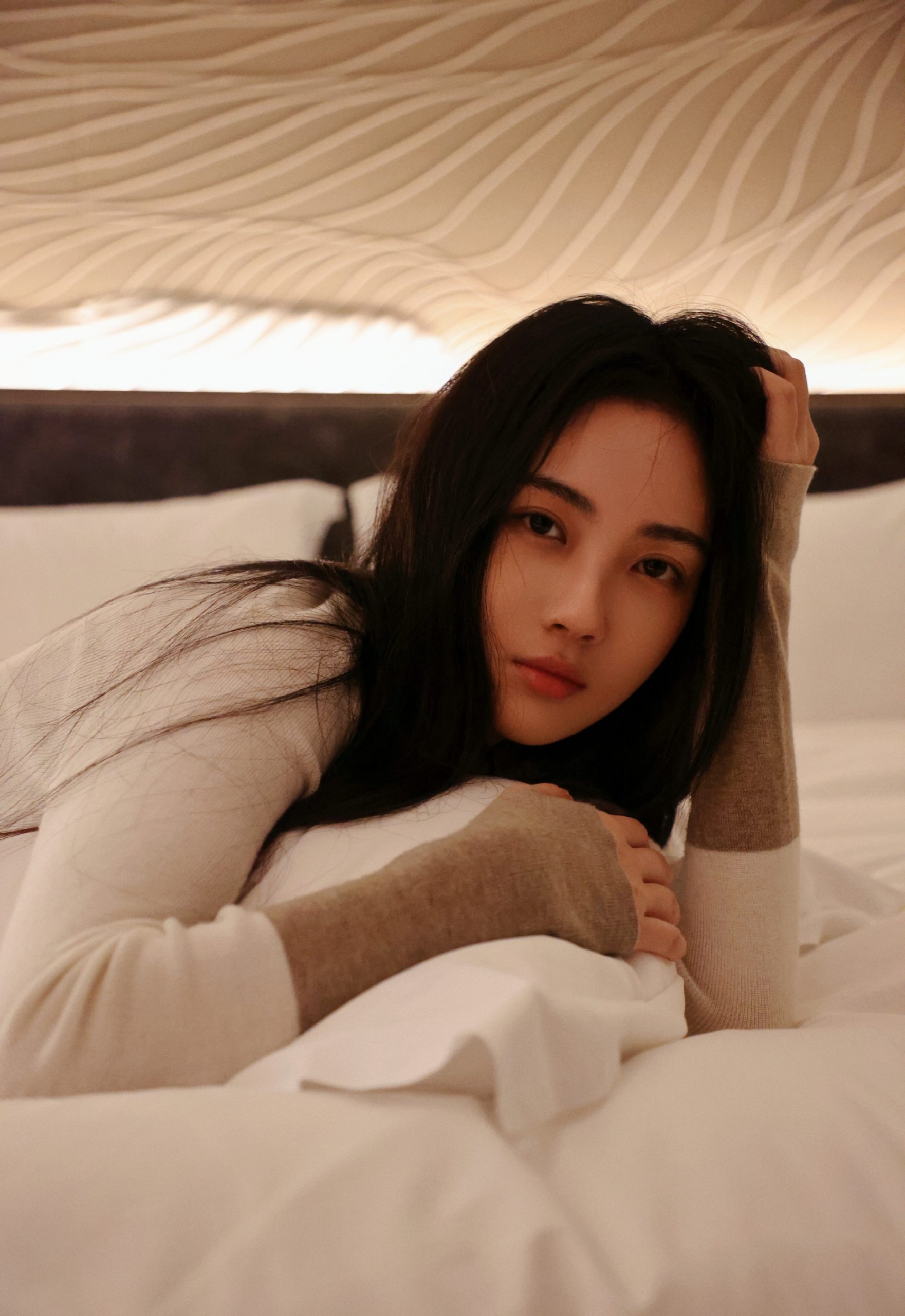 赵嘉敏儿赖在床上拍写真插图3