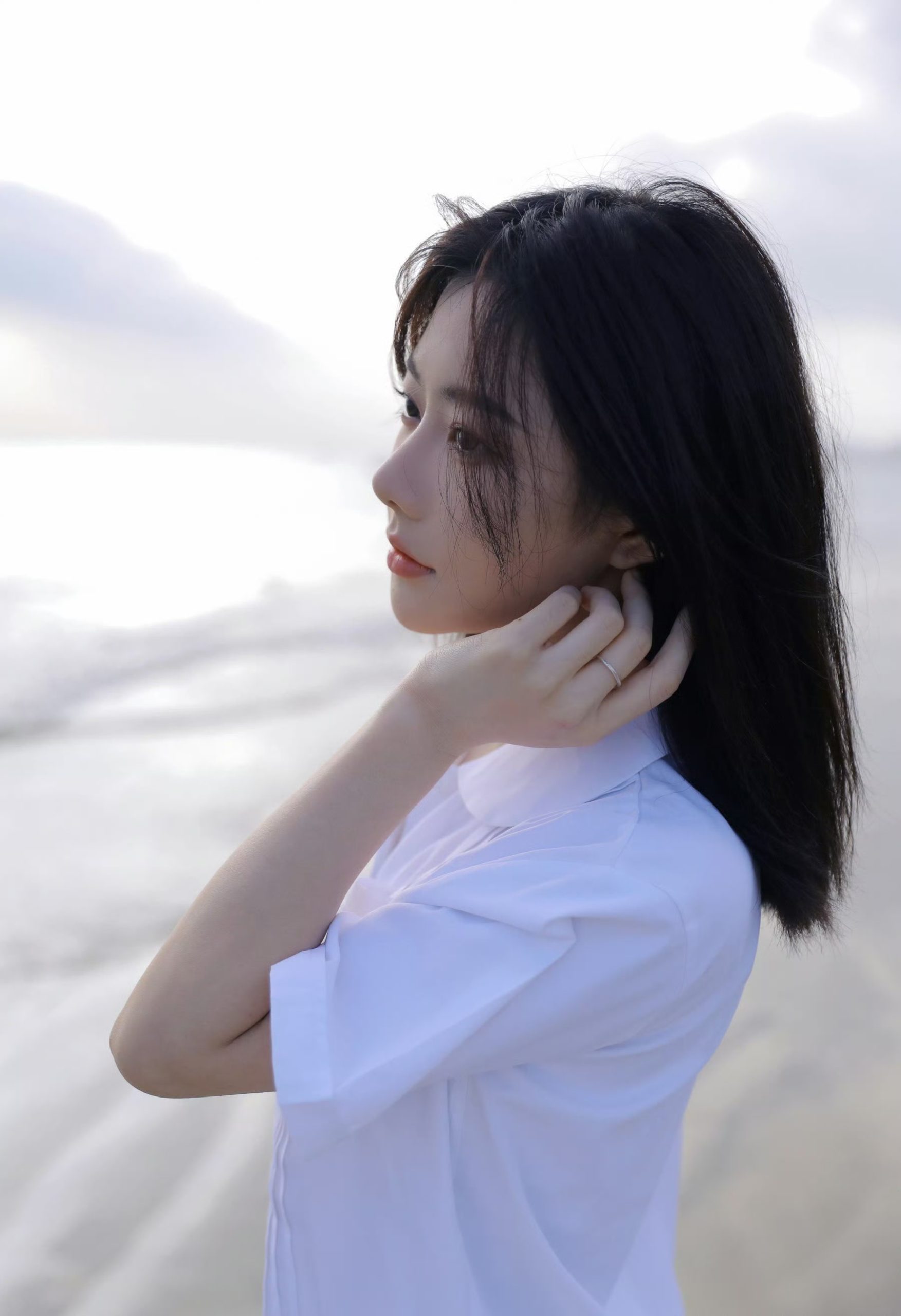 SNH48胡晓慧白衬衣小清新写真插图2