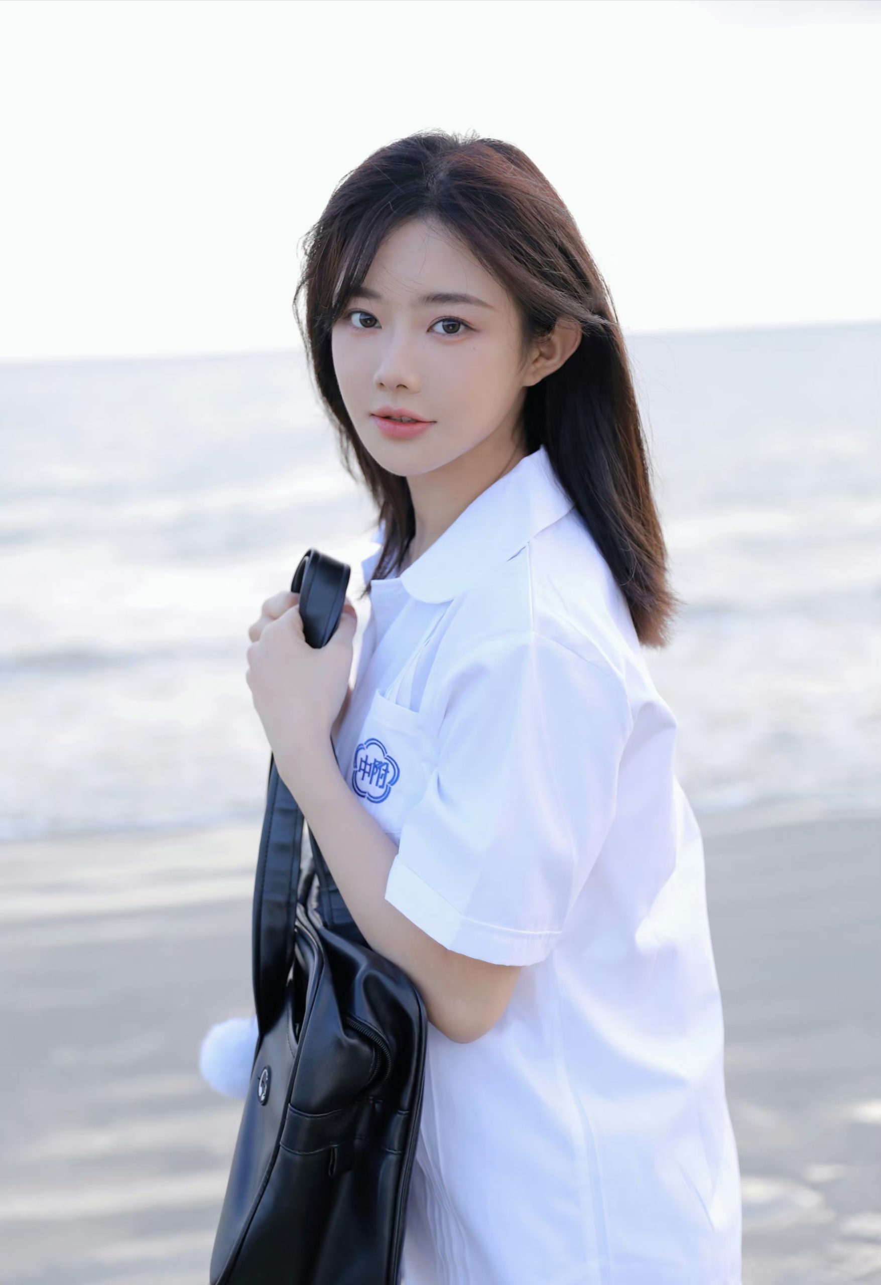 SNH48胡晓慧白衬衣小清新写真插图3