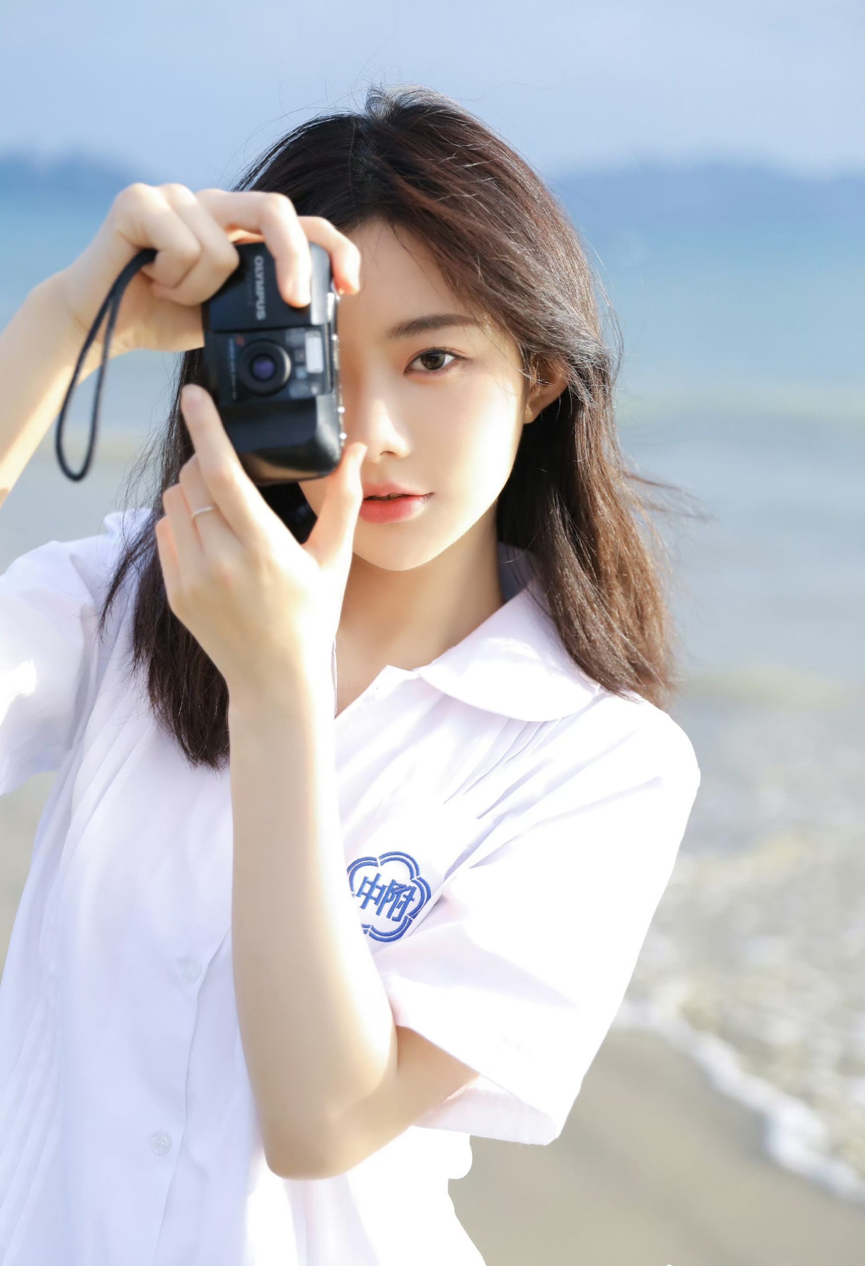 SNH48胡晓慧白衬衣小清新写真插图6