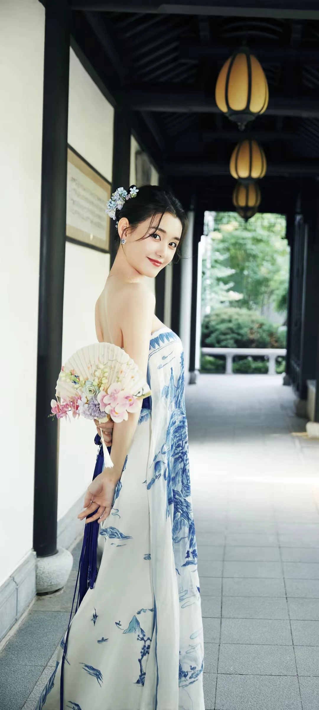 蒋依依中国风写真壁纸插图1