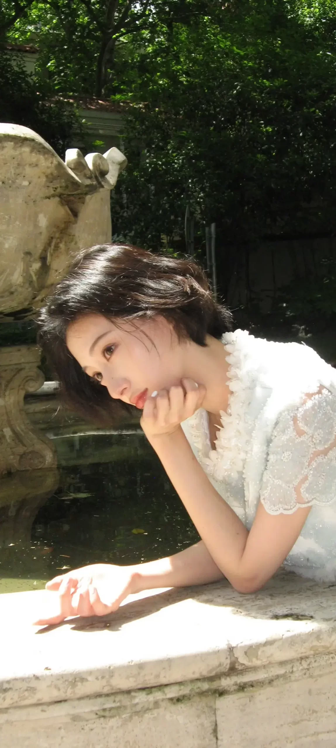 胡连馨短发写真插图