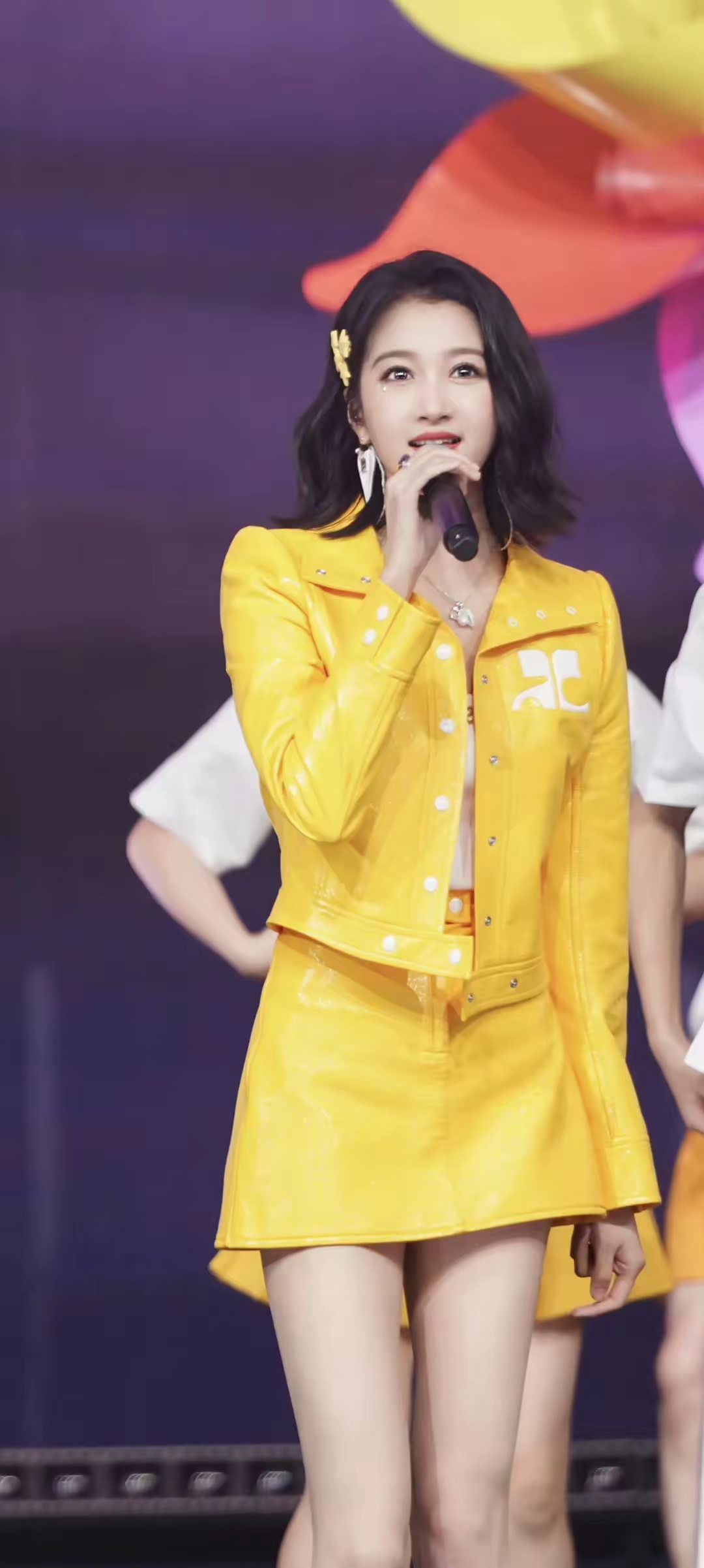 关晓彤黄色短裙写真插图9