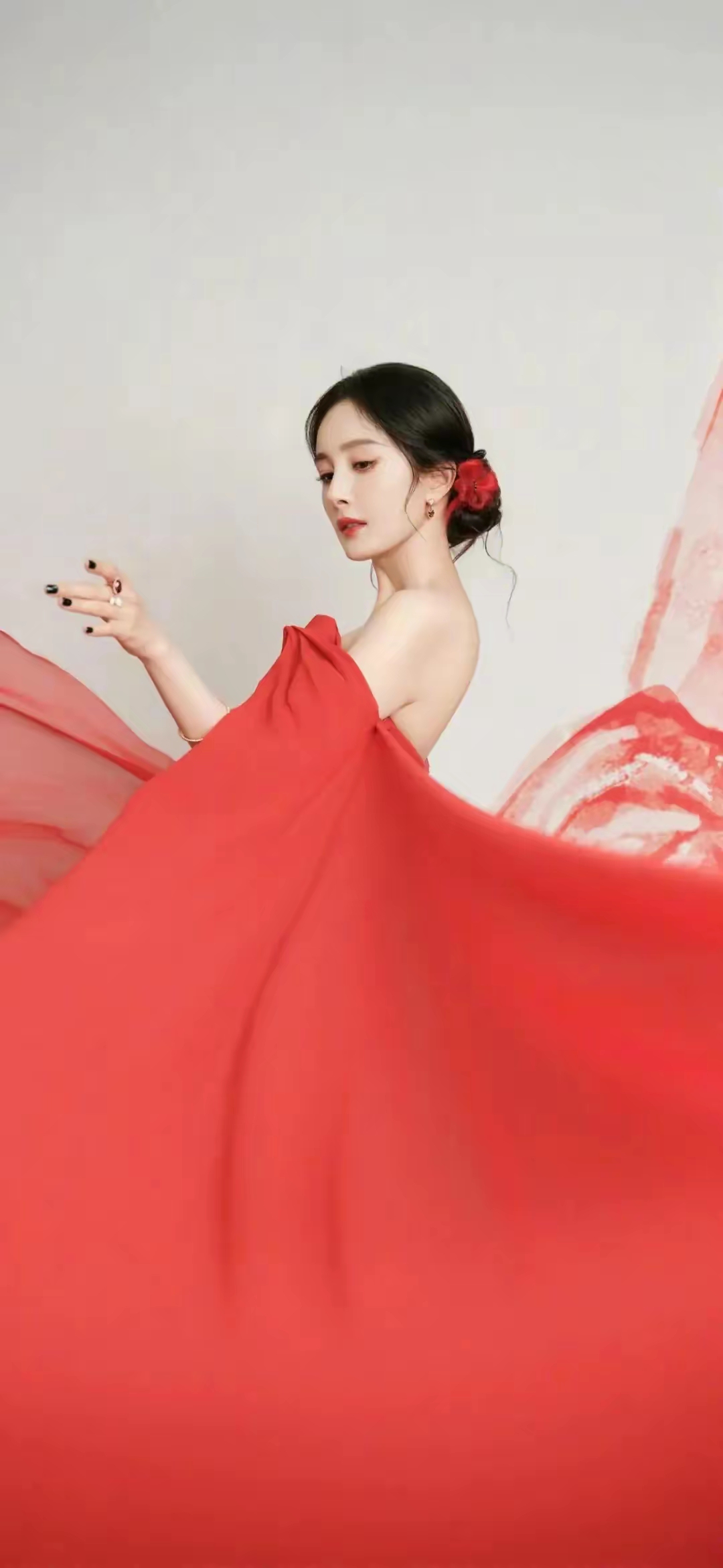 杨幂红裙写真插图3