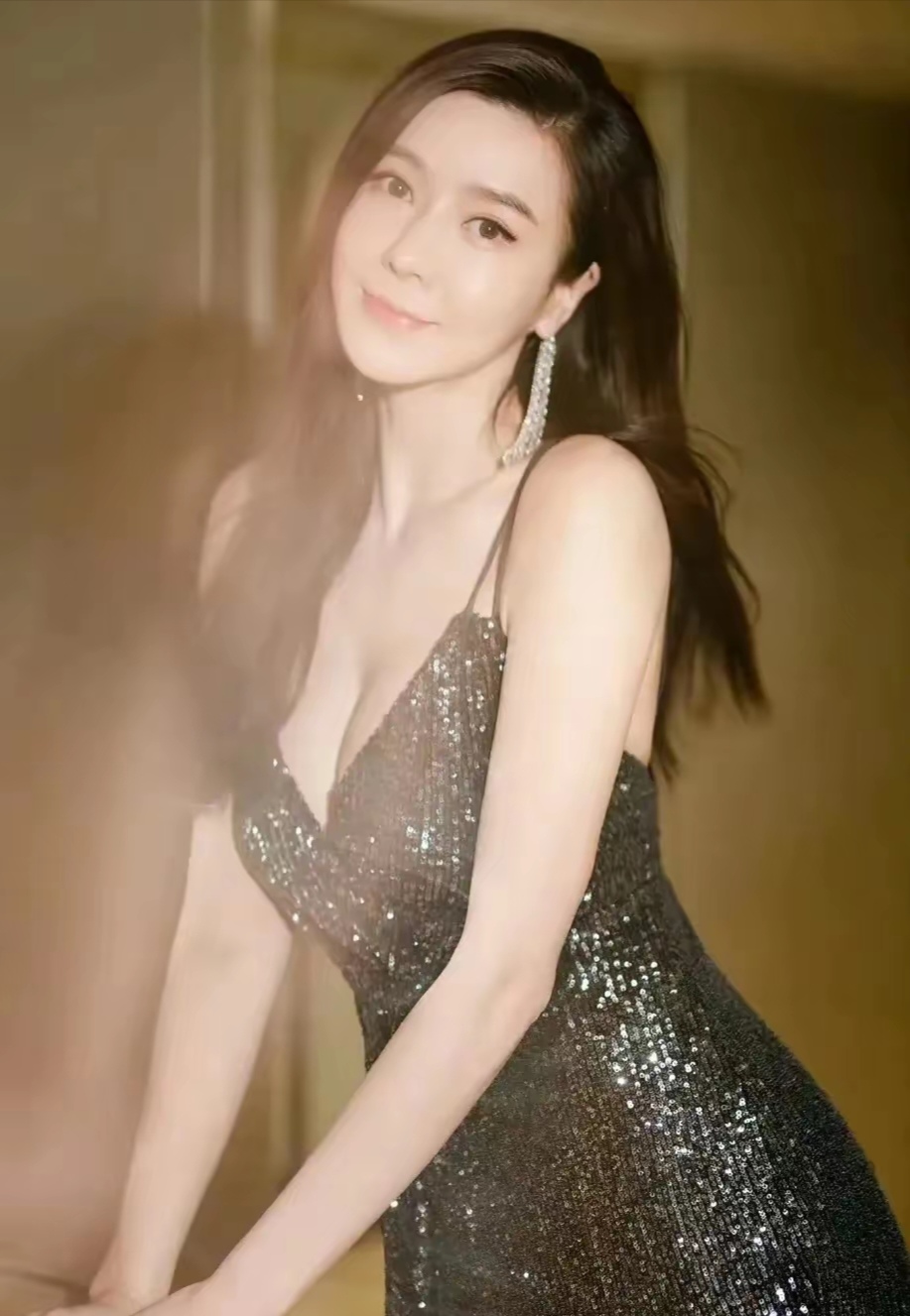 性感尤物周韦彤写真插图