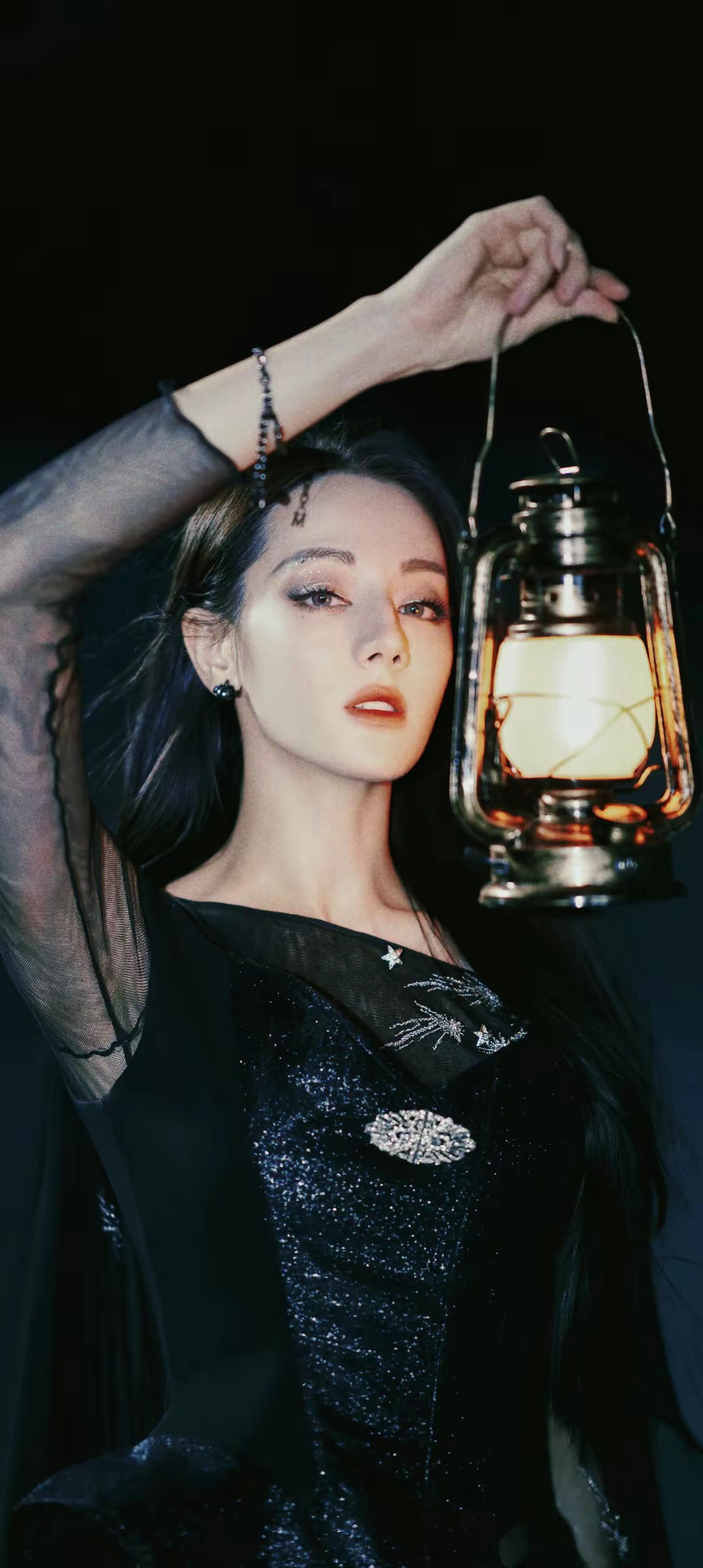冷艳美人迪丽热巴写真插图6