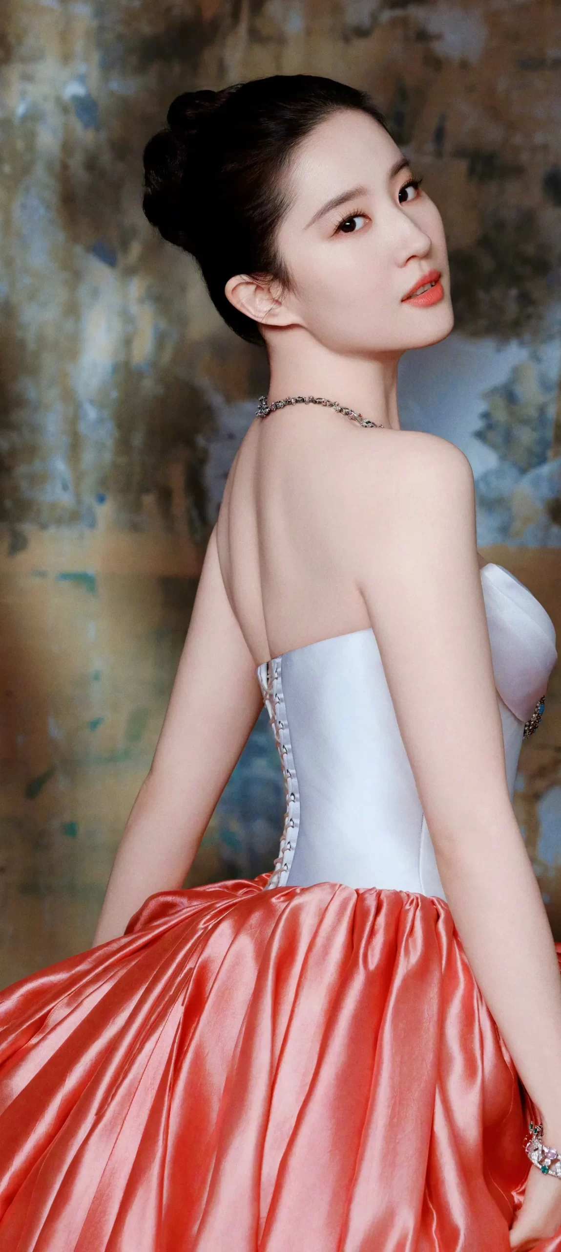 刘亦菲抹胸裙写真壁纸插图1