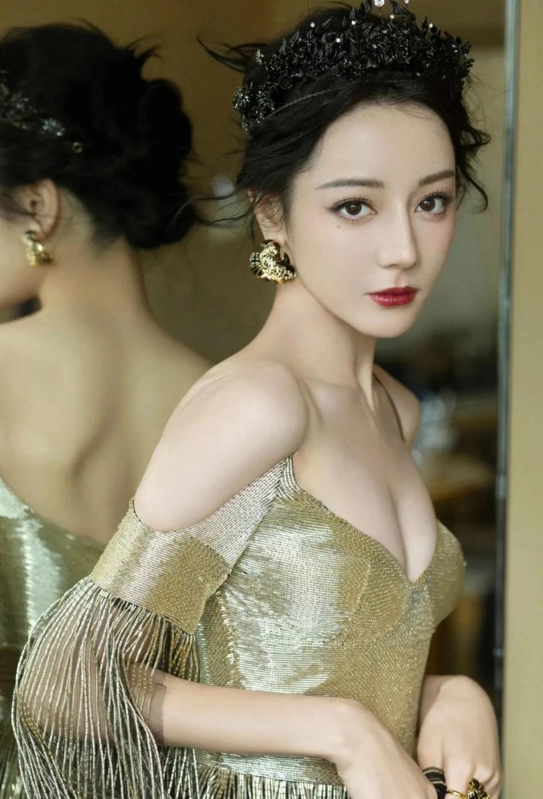 性感的迪丽热巴写真插图2