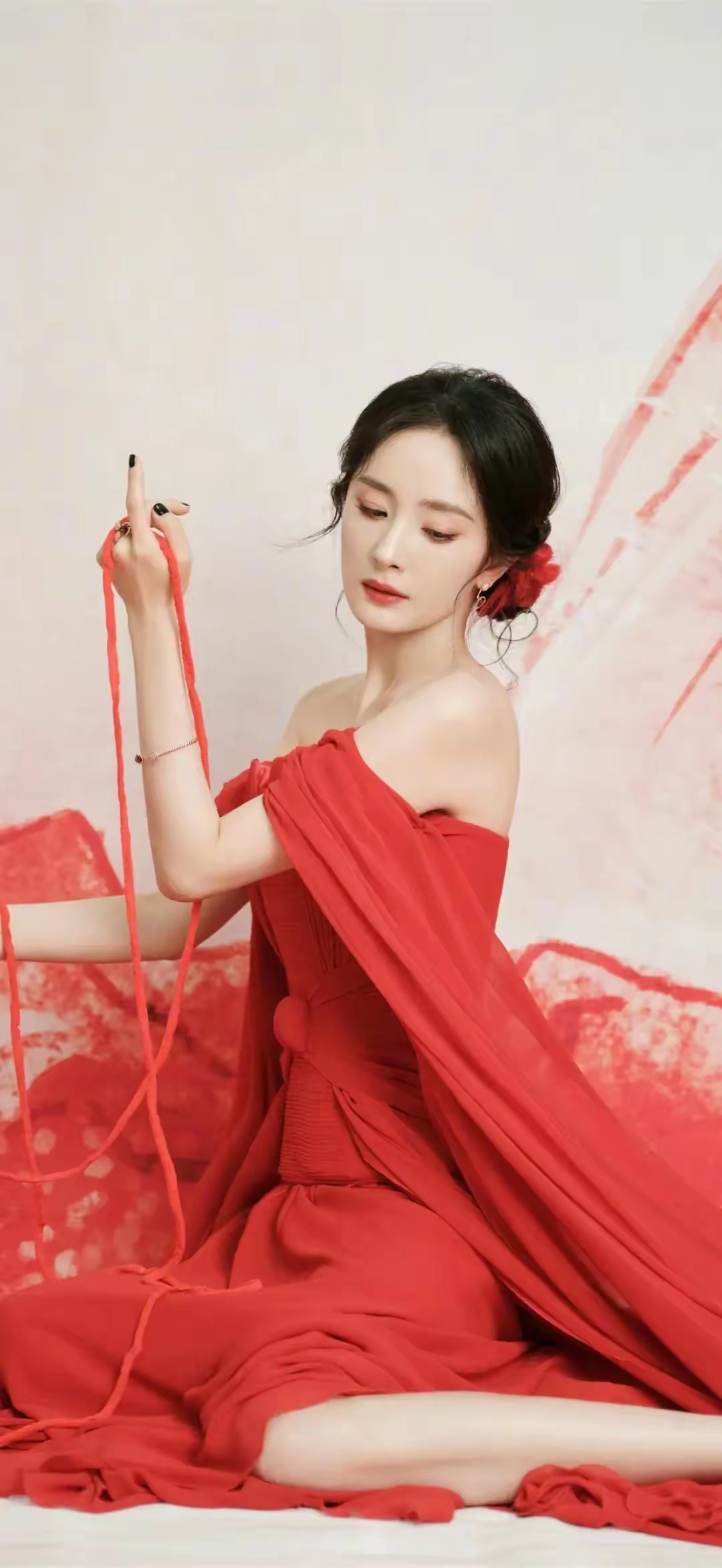 杨幂红裙写真插图2