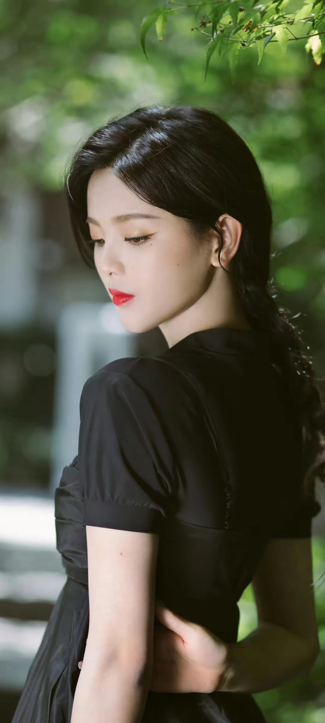 杨超越冷艳写真壁纸插图8