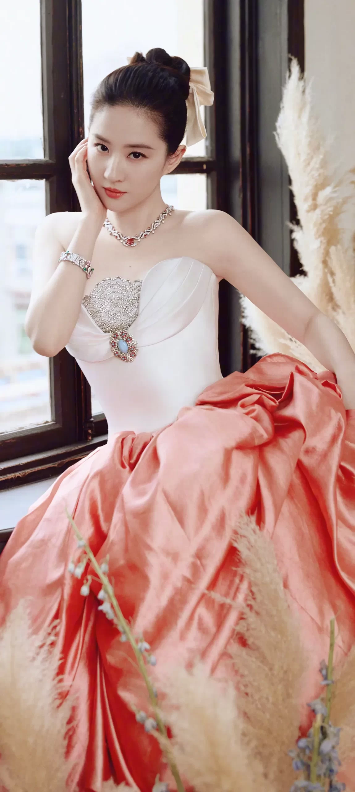 刘亦菲抹胸裙写真壁纸插图2