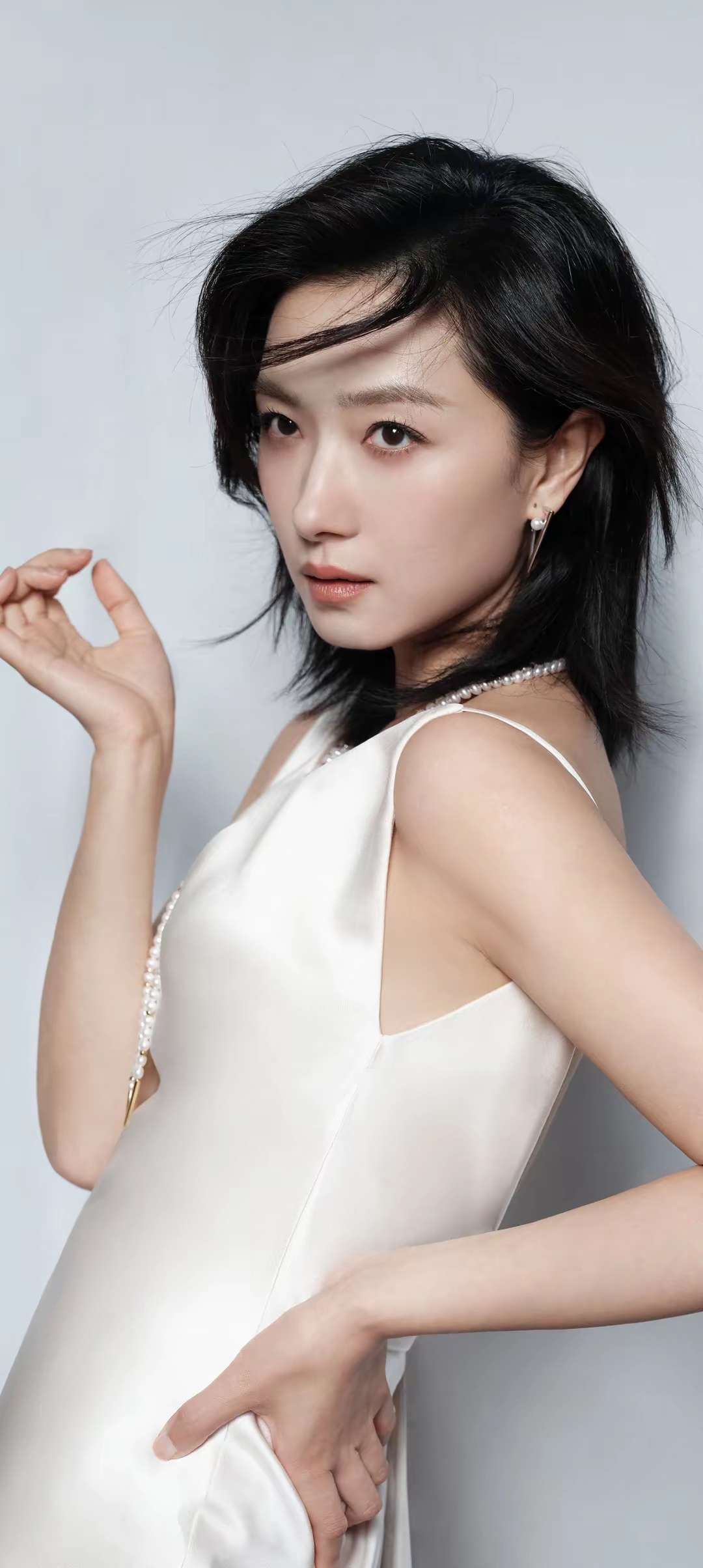 万茜成熟优雅写真壁纸插图2