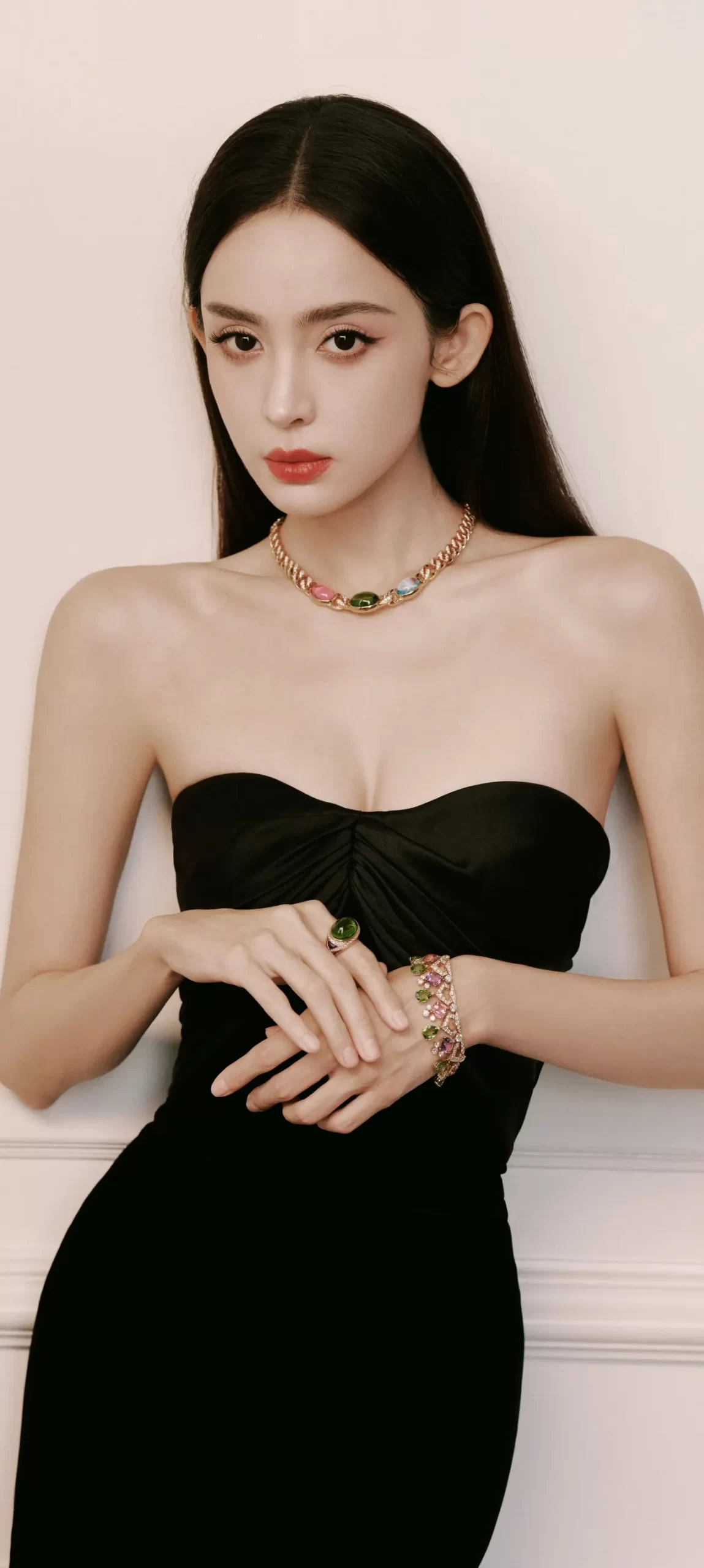 古力娜扎明艳写真插图1