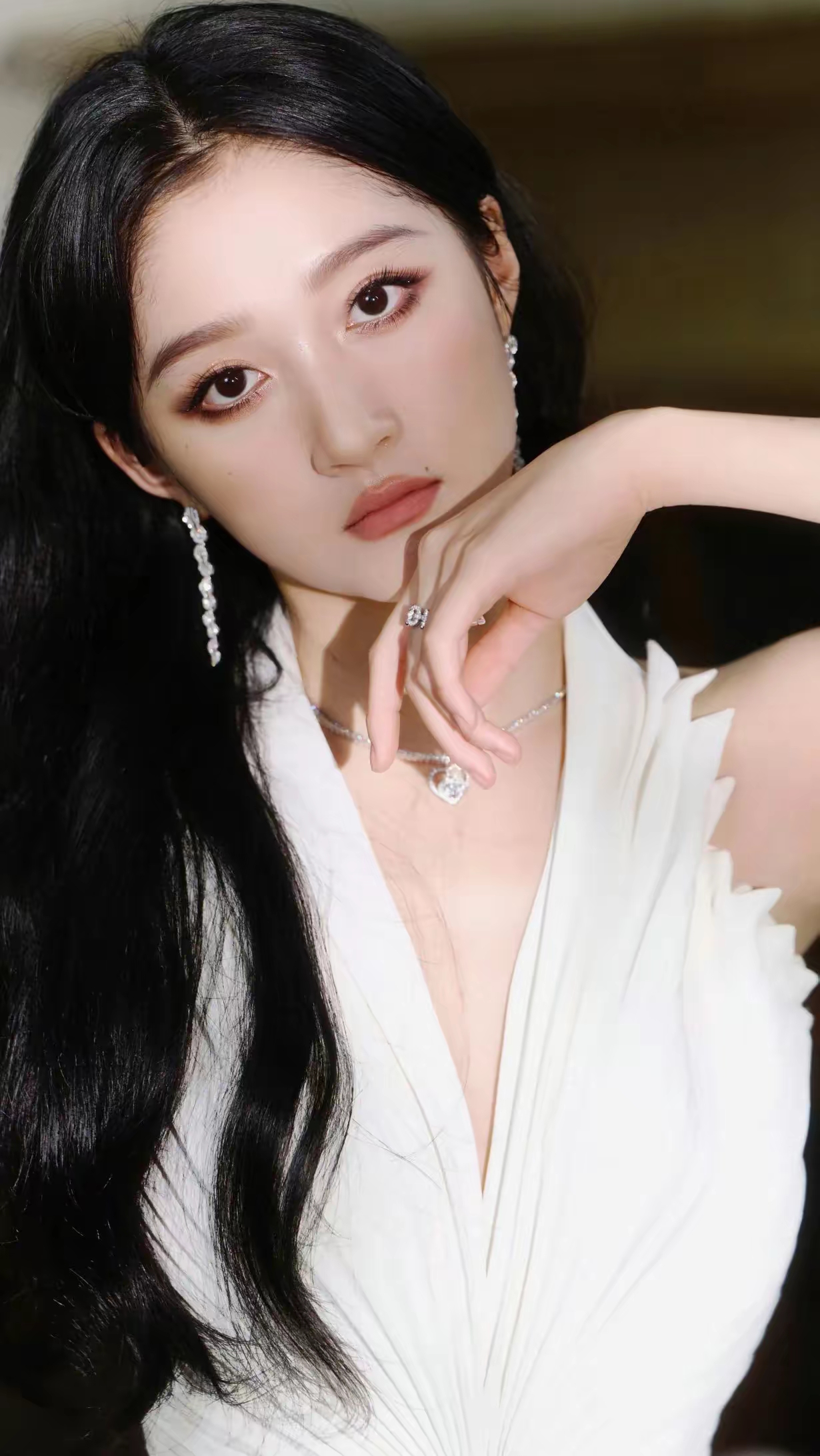 关晓彤白裙写真插图1