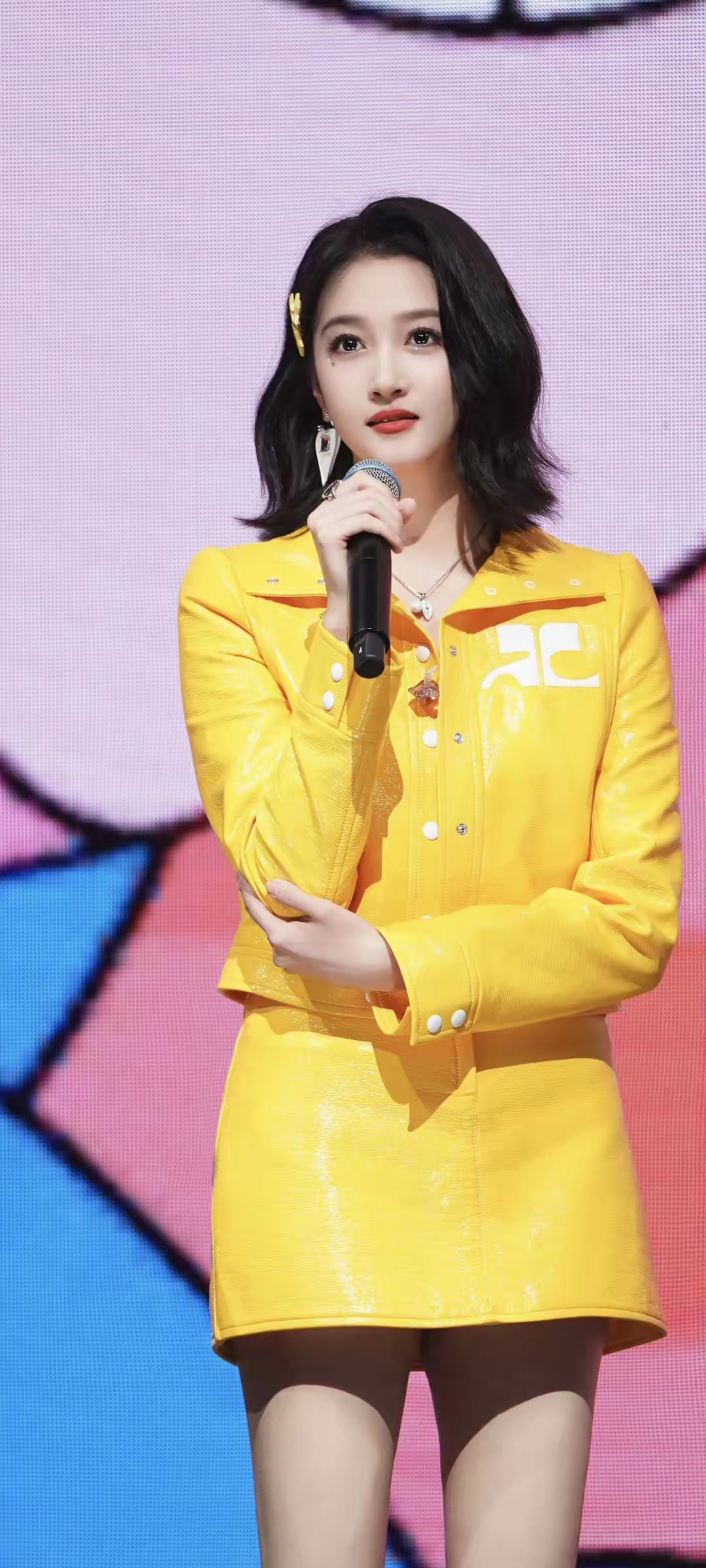 关晓彤黄色短裙写真插图11