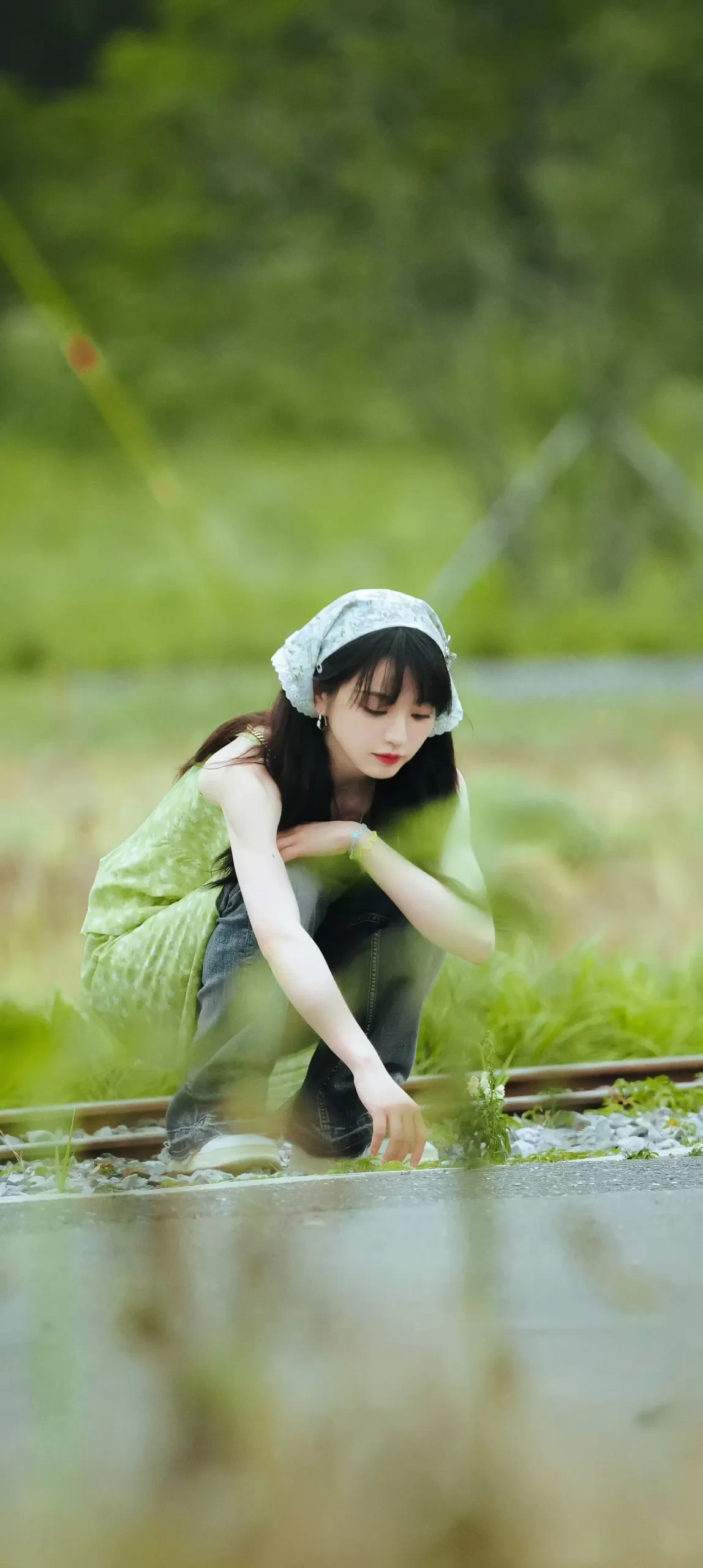 田曦薇绿衣写真插图4