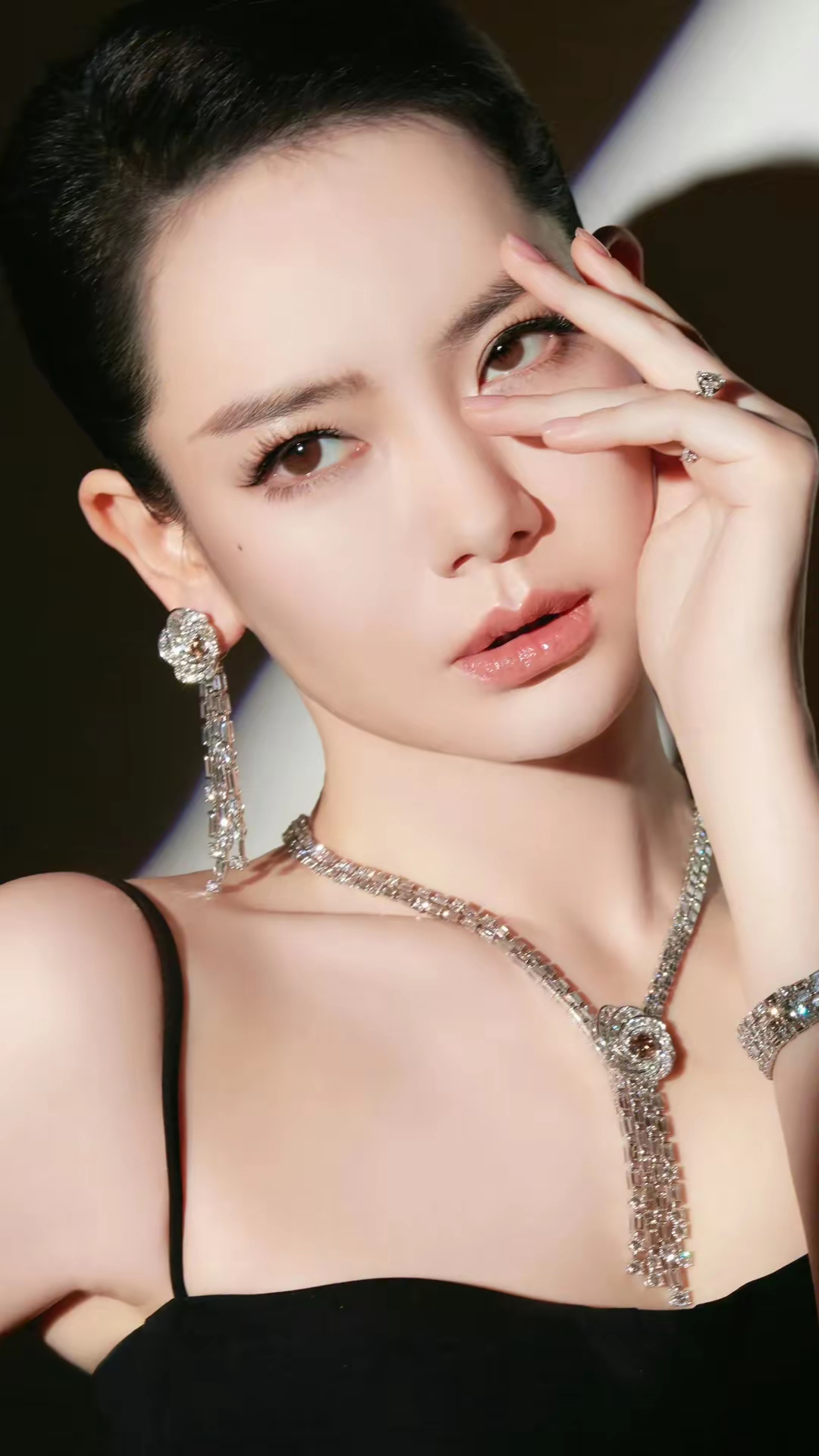 戚薇优雅写真壁纸插图2