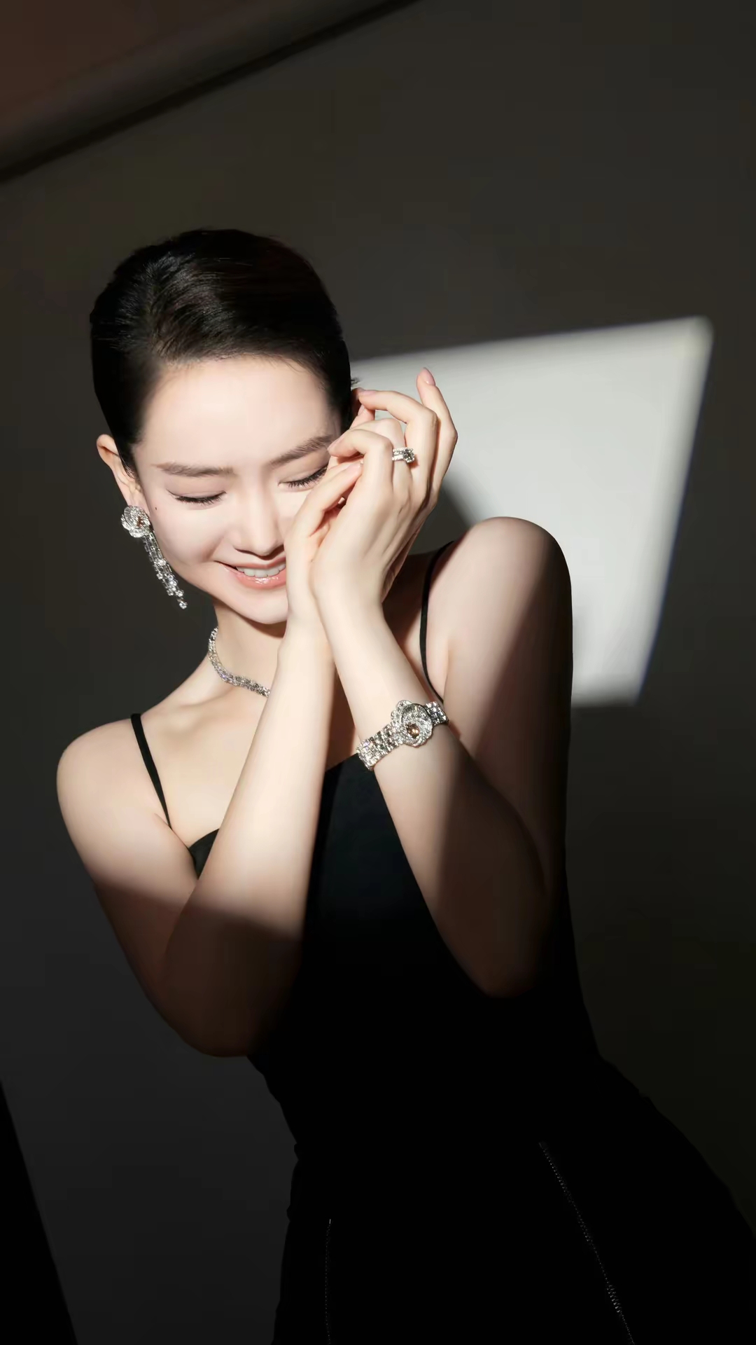戚薇优雅写真壁纸插图5
