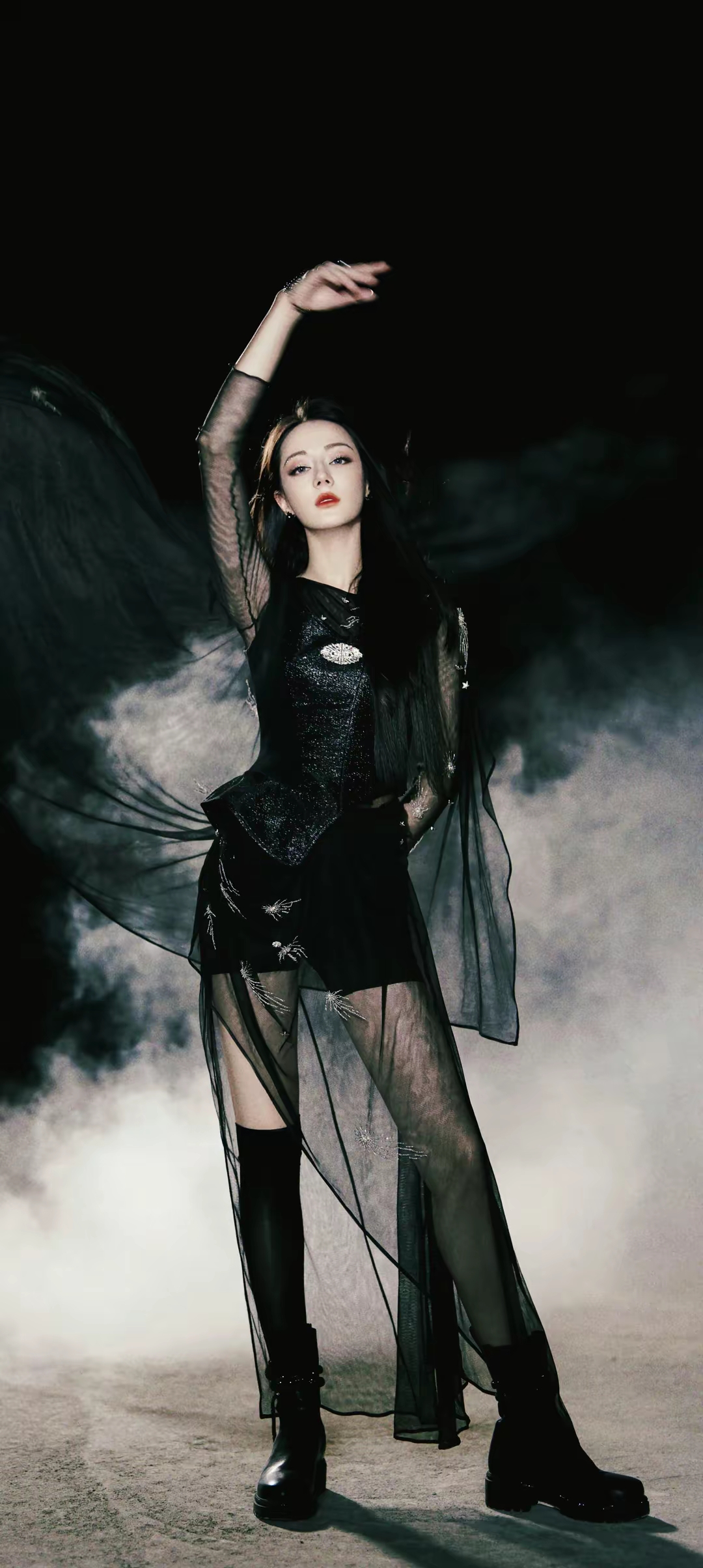冷艳美人迪丽热巴写真插图3