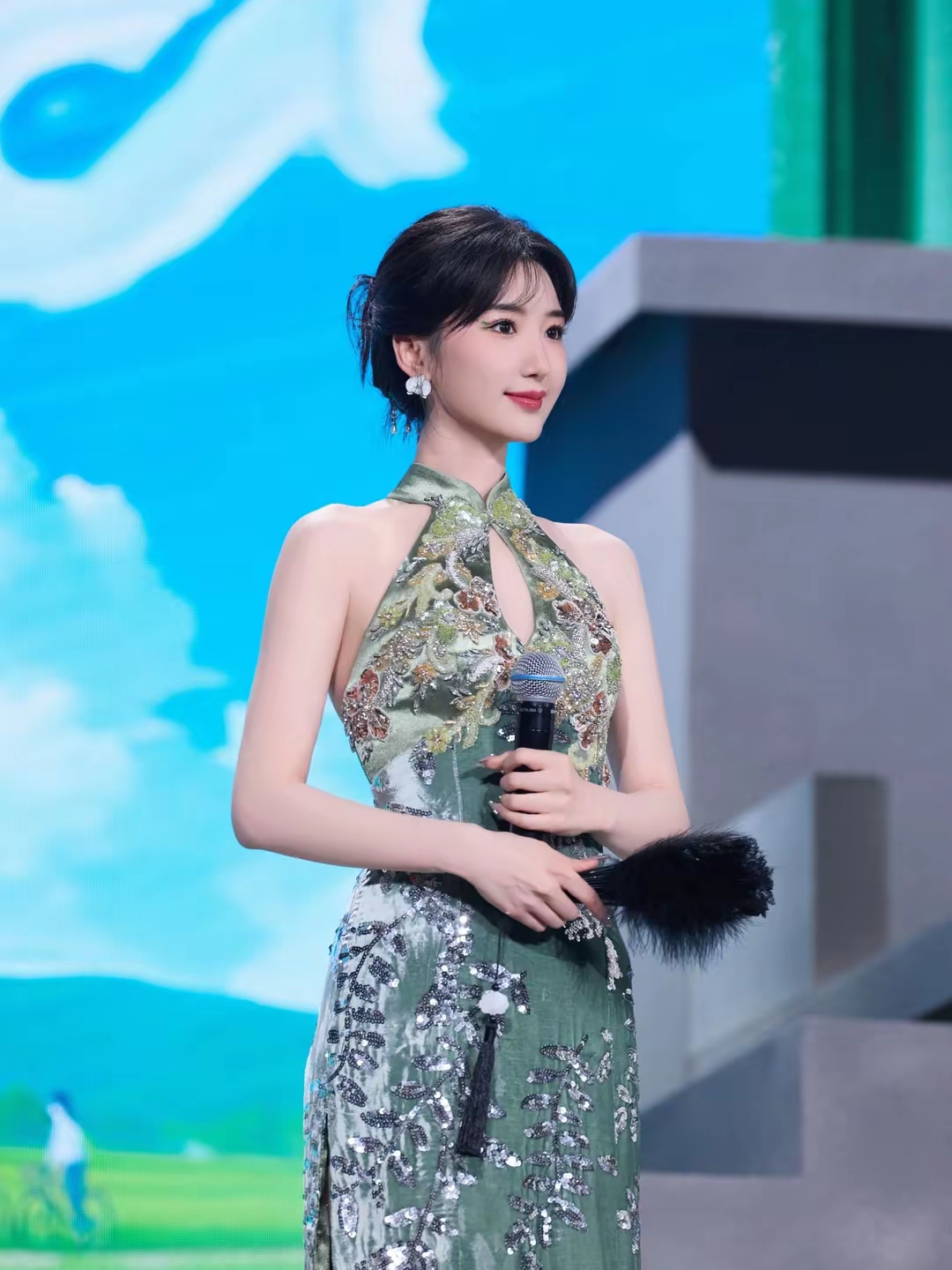 毛晓彤风情万种插图2