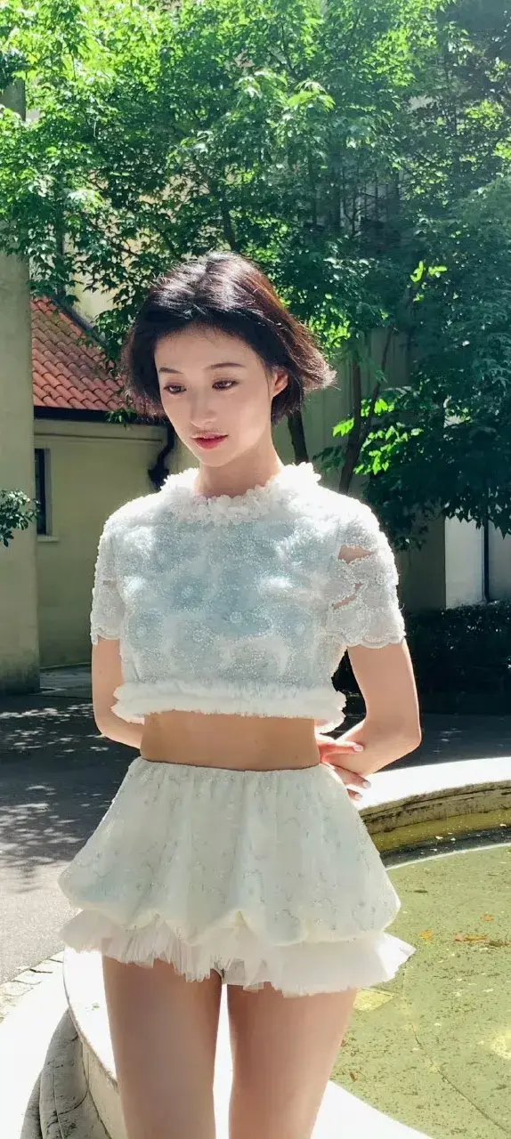 胡连馨短发写真插图4