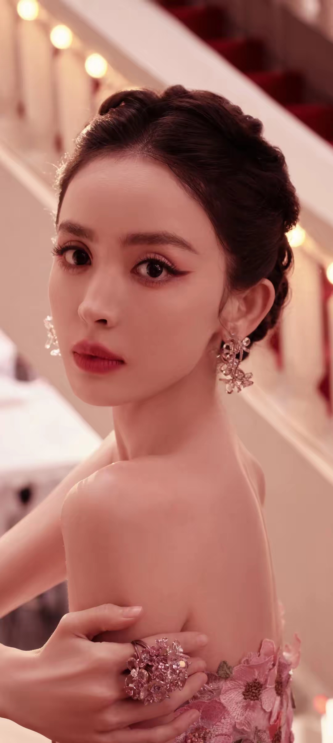 古力娜扎明艳写真壁纸插图7