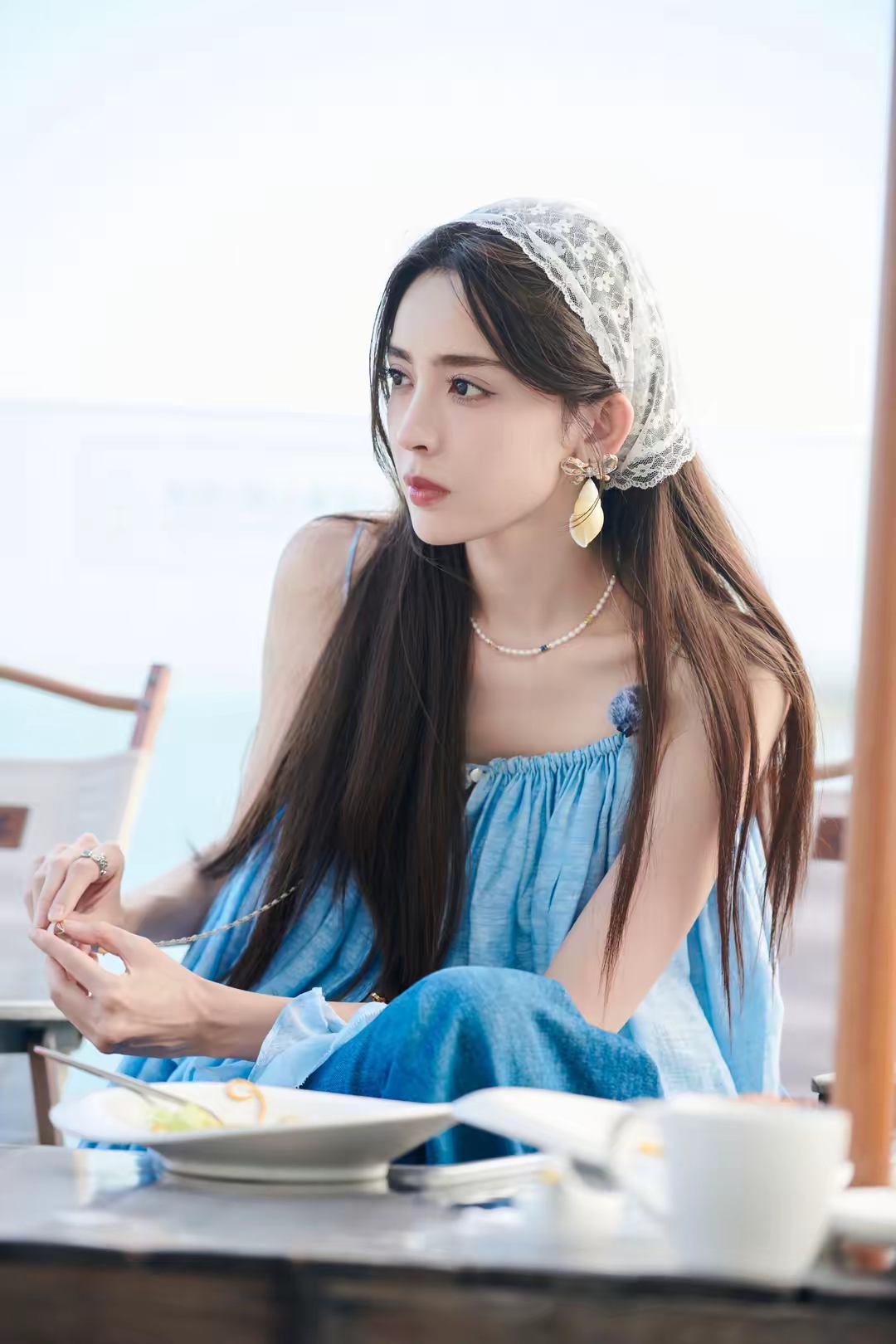 古力娜扎明艳写真插图1