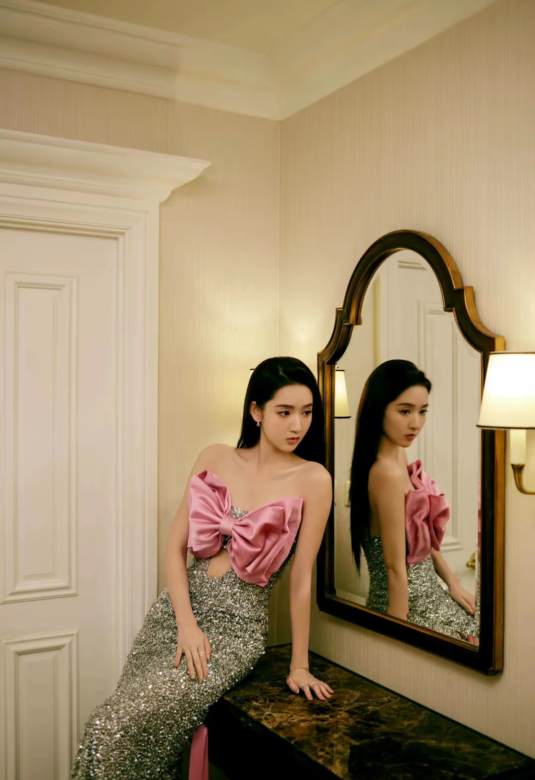 王玉雯胸前蝴蝶结写真插图8