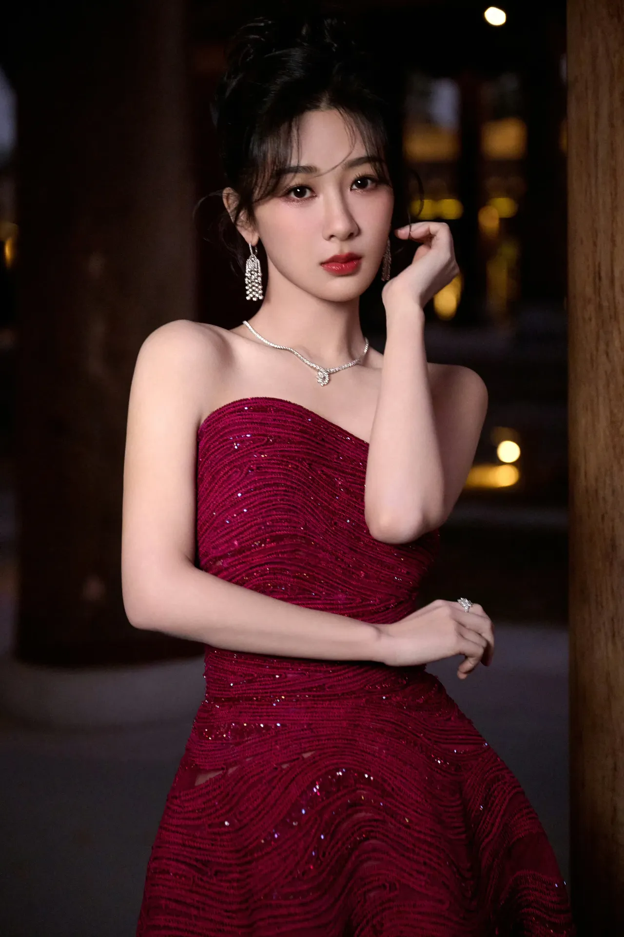 杨紫红裙写真插图