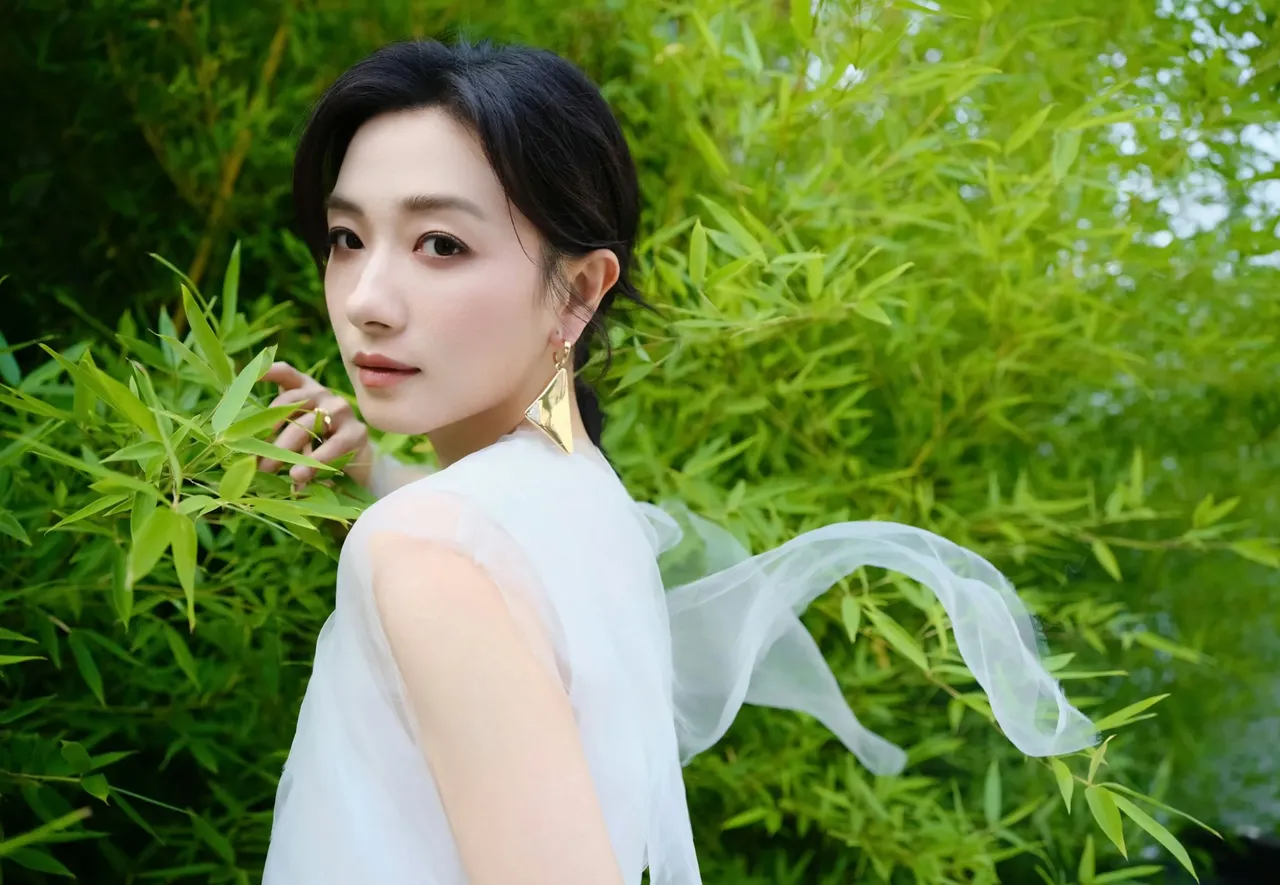 万茜成熟写真插图5