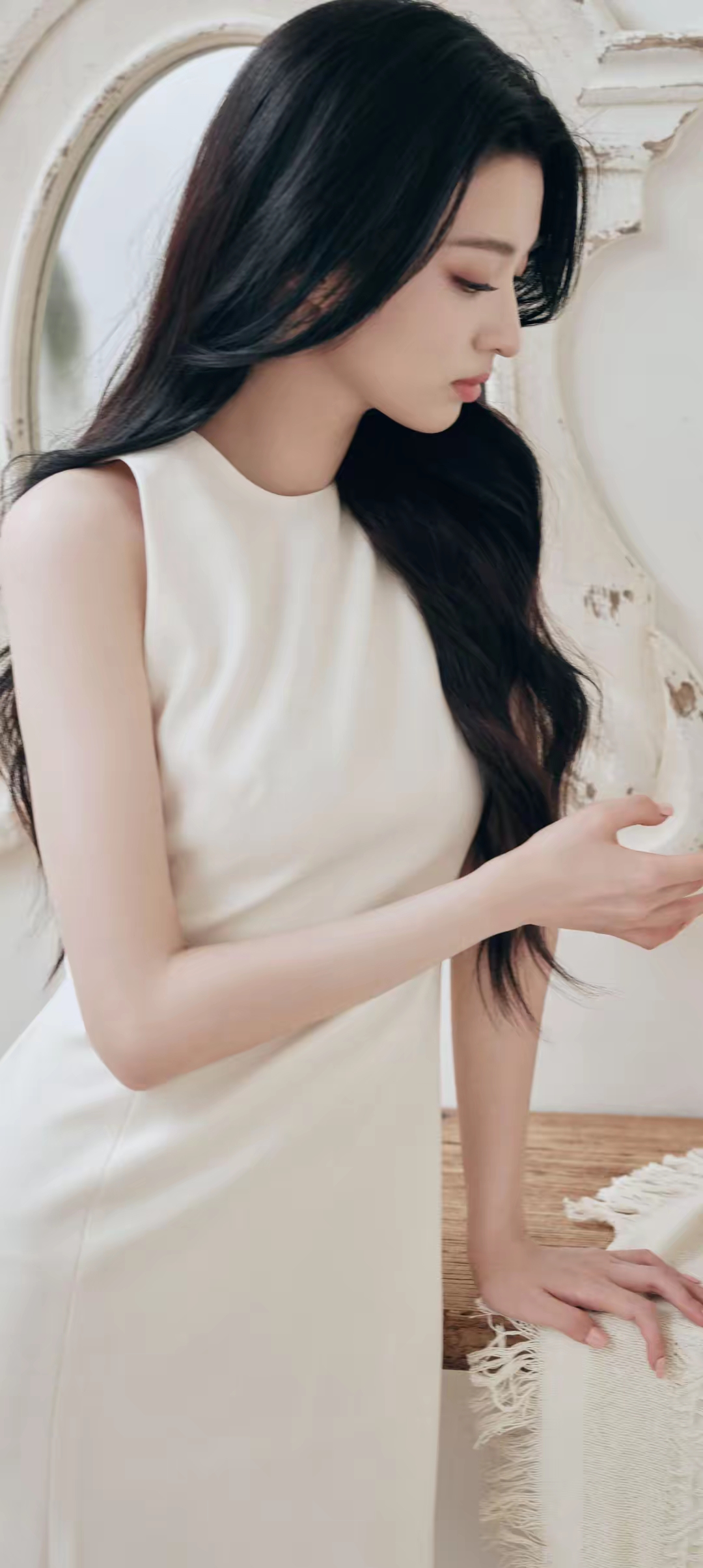王楚然白裙写真壁纸插图1
