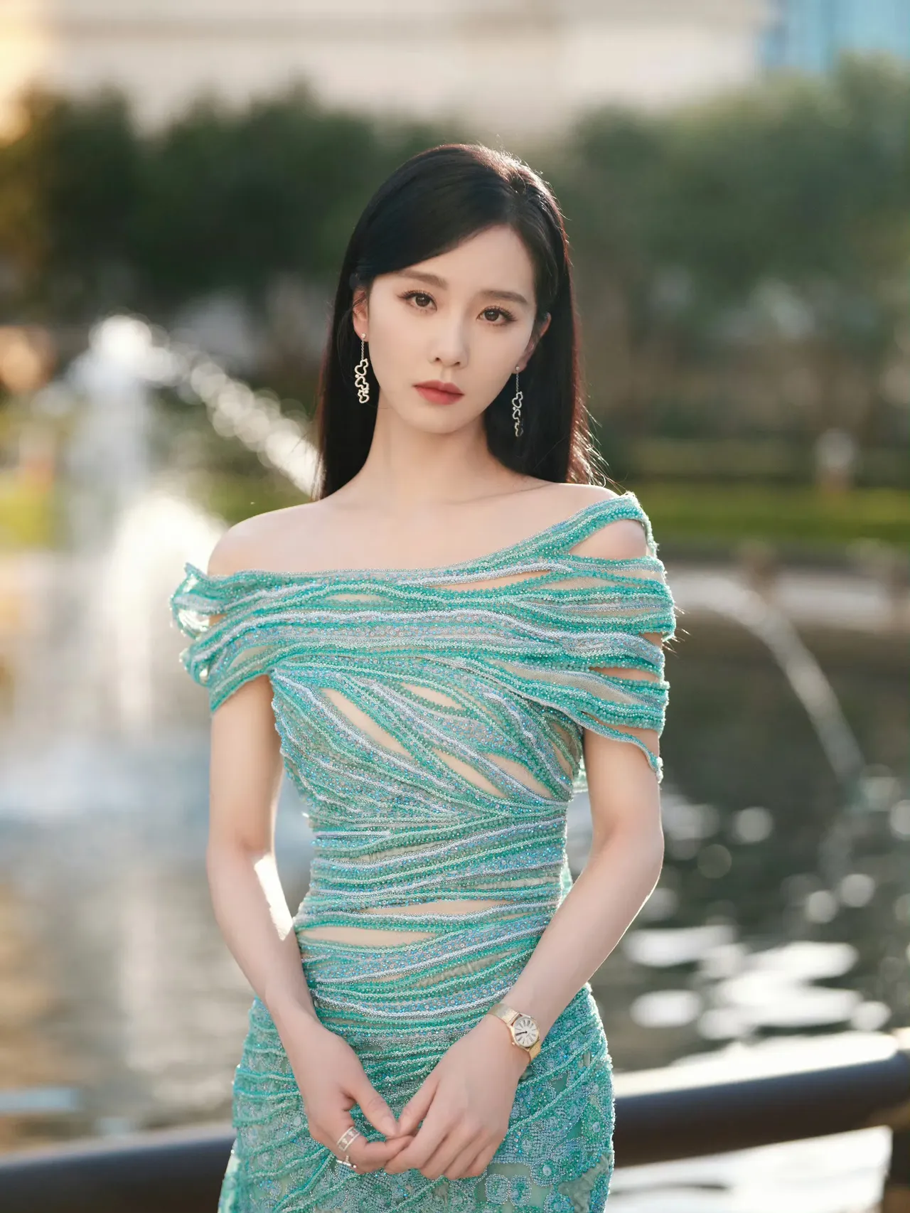 刘诗诗绿色裙子写真插图1