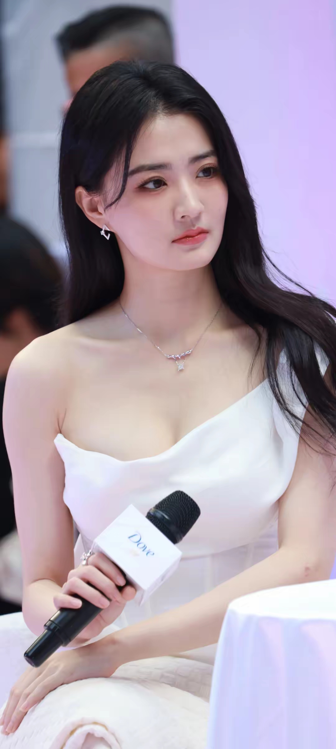 徐璐白裙写真壁纸插图2