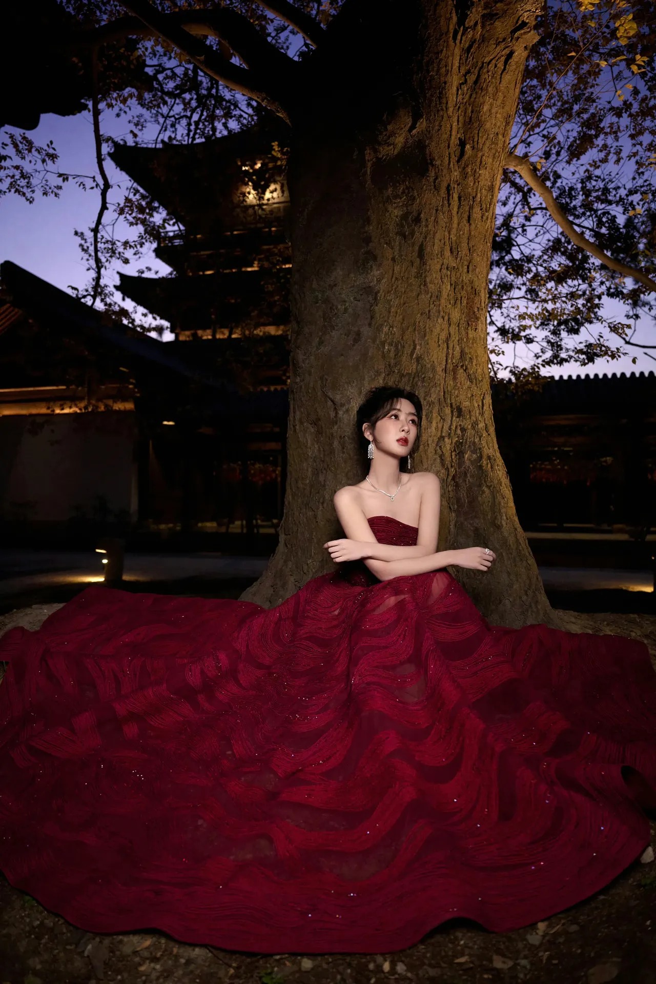 杨紫红裙写真插图3