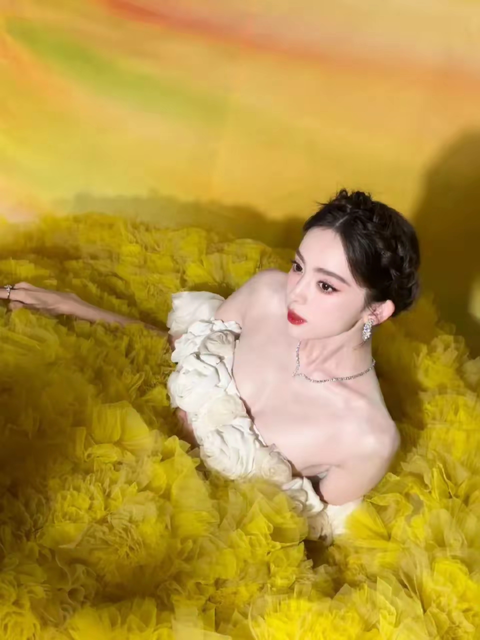 古力娜扎微博之夜红毯写真插图1