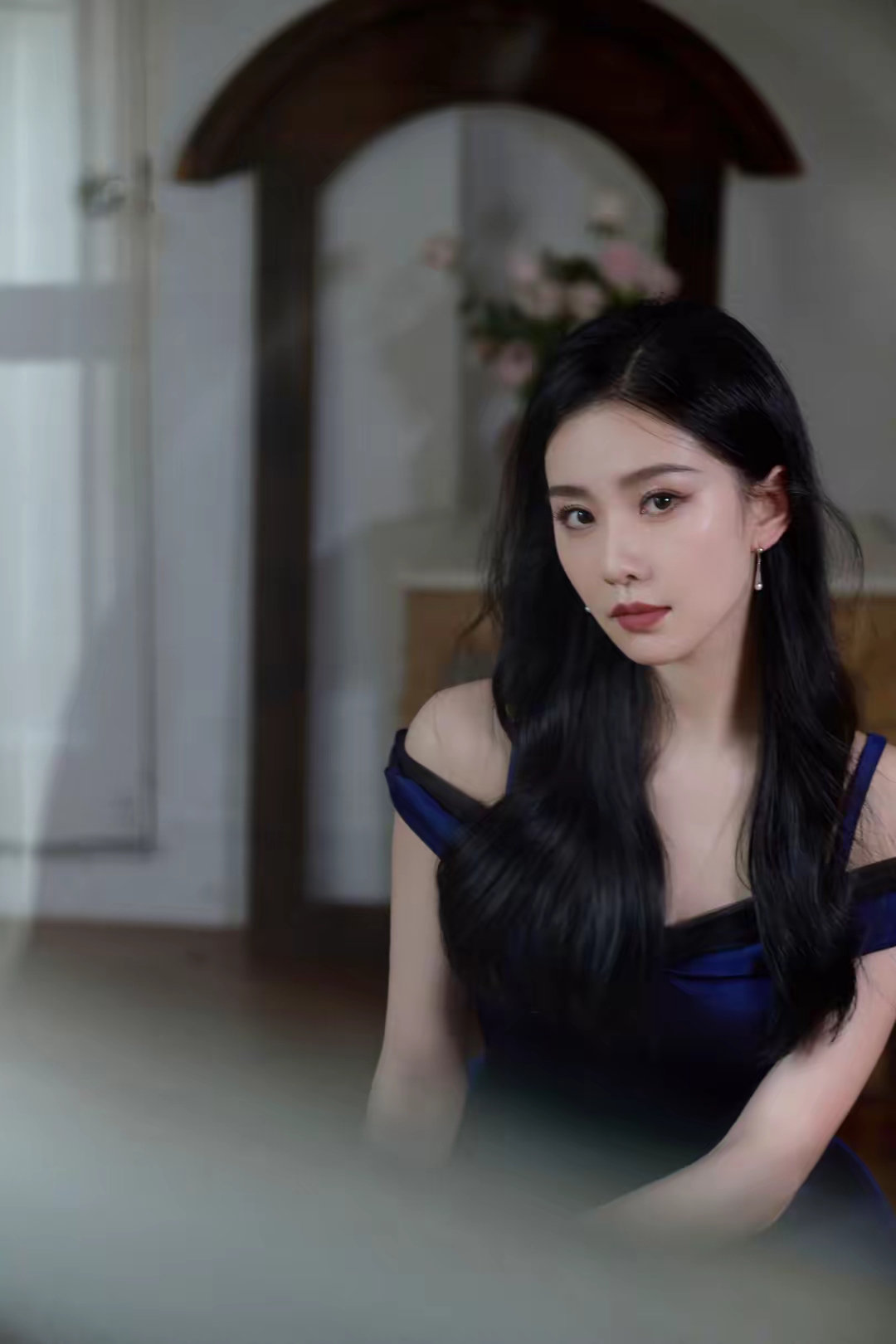 刘诗诗蓝裙写真插图1