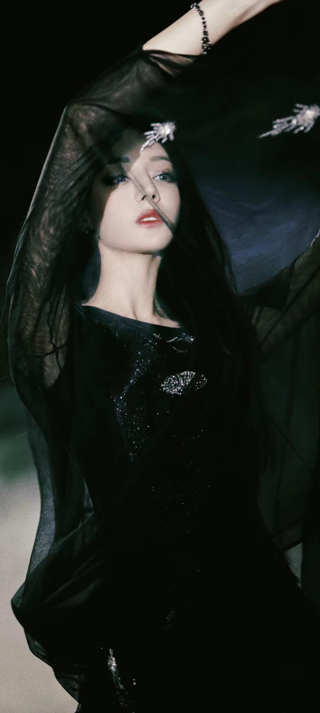 冷艳美人迪丽热巴写真插图8