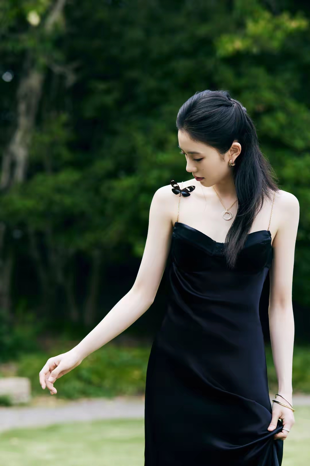 刘浩存黑色礼服写真插图6