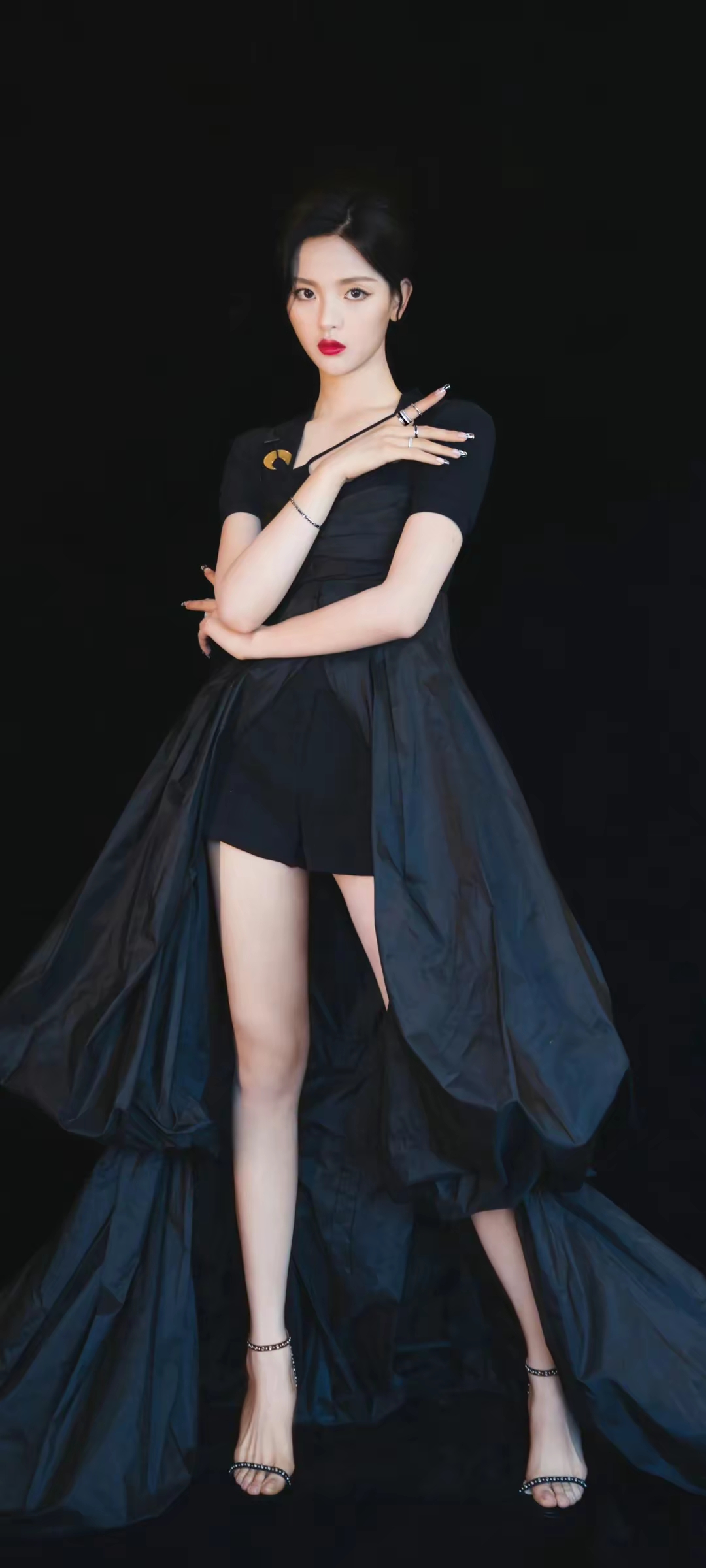 杨超越冷艳写真壁纸插图3