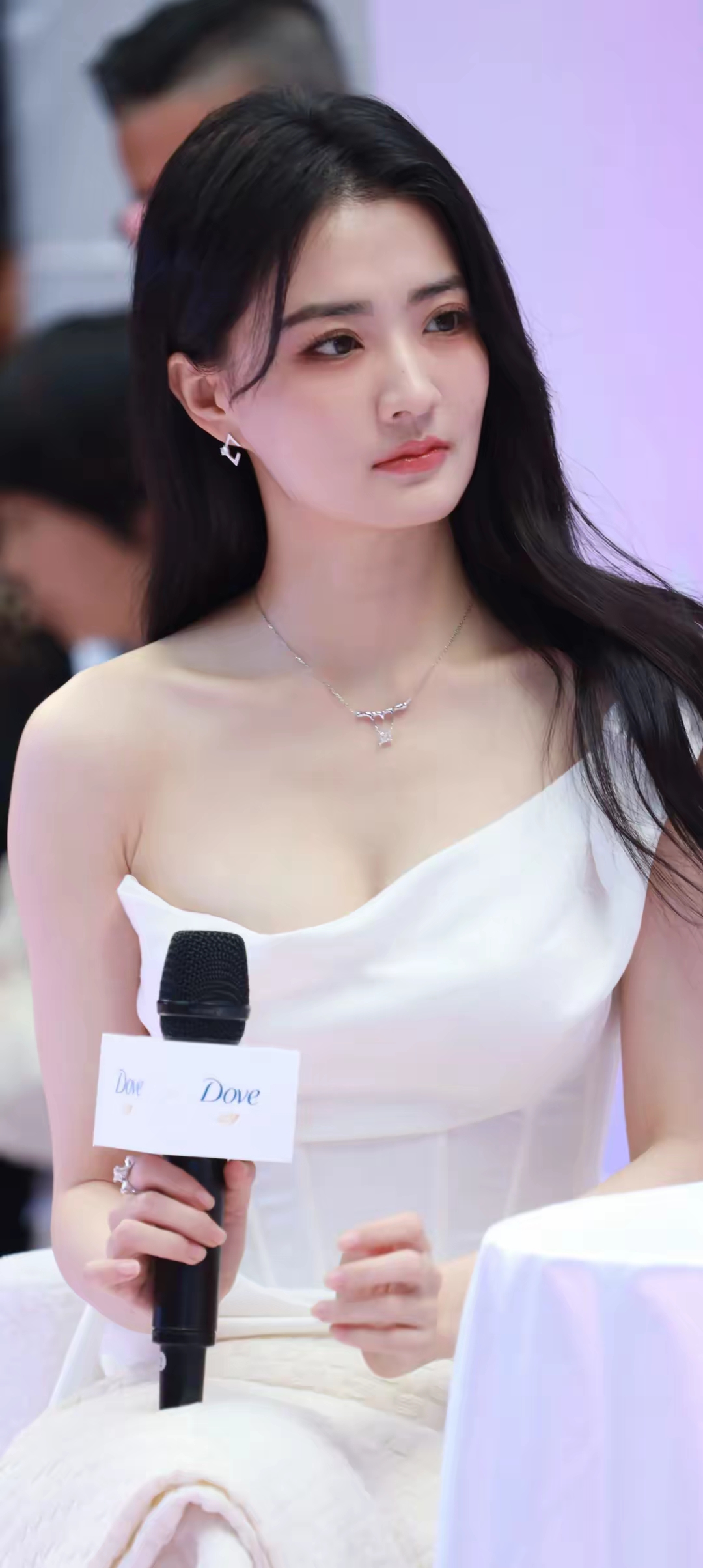 徐璐白裙写真壁纸插图5