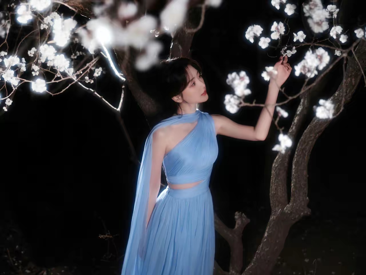 毛晓彤蓝色长裙写真插图4