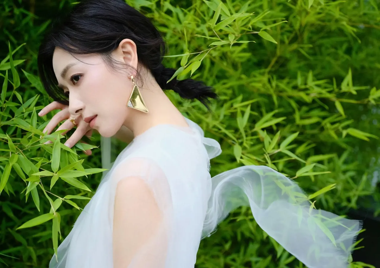 万茜成熟写真插图3