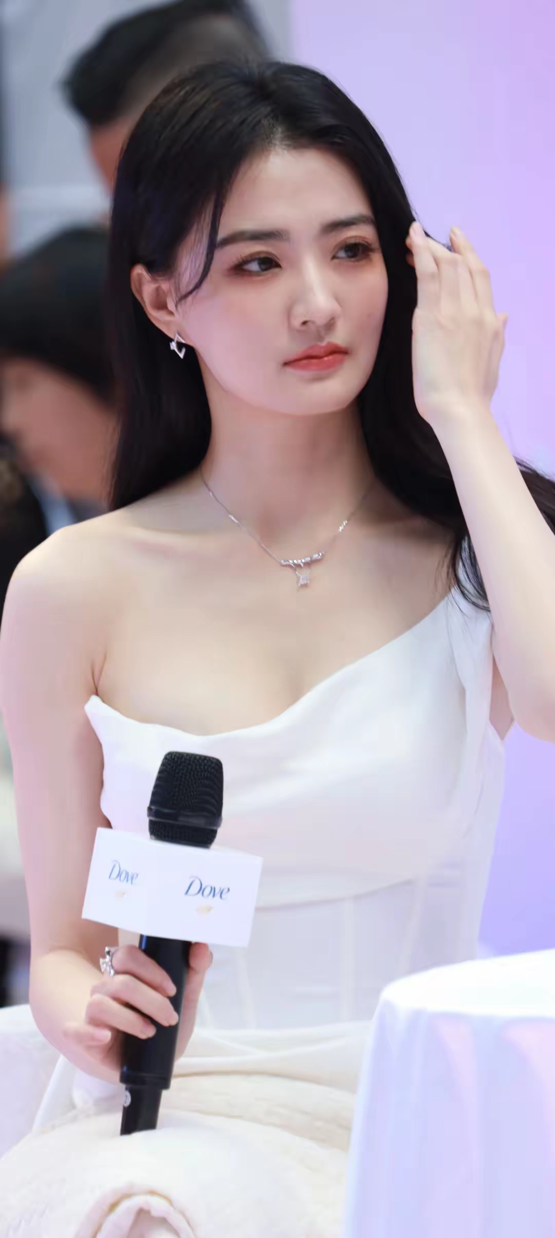 徐璐白裙写真壁纸插图4